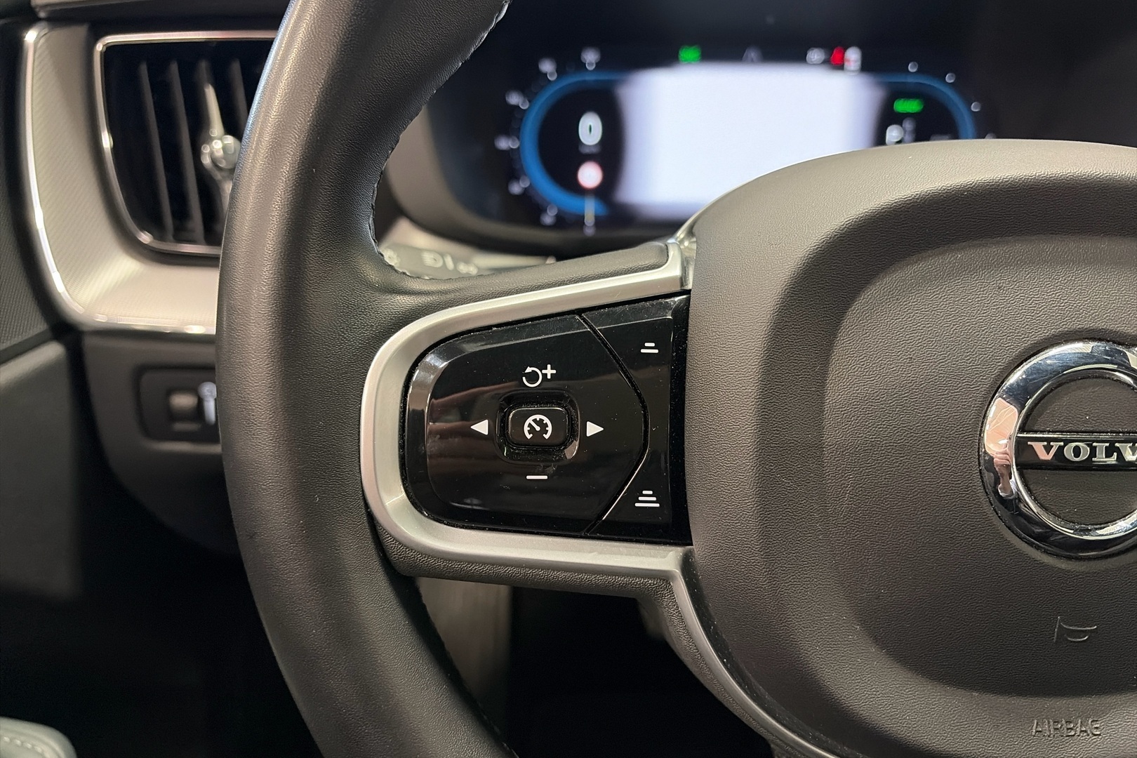 VOLVO XC60 2022
