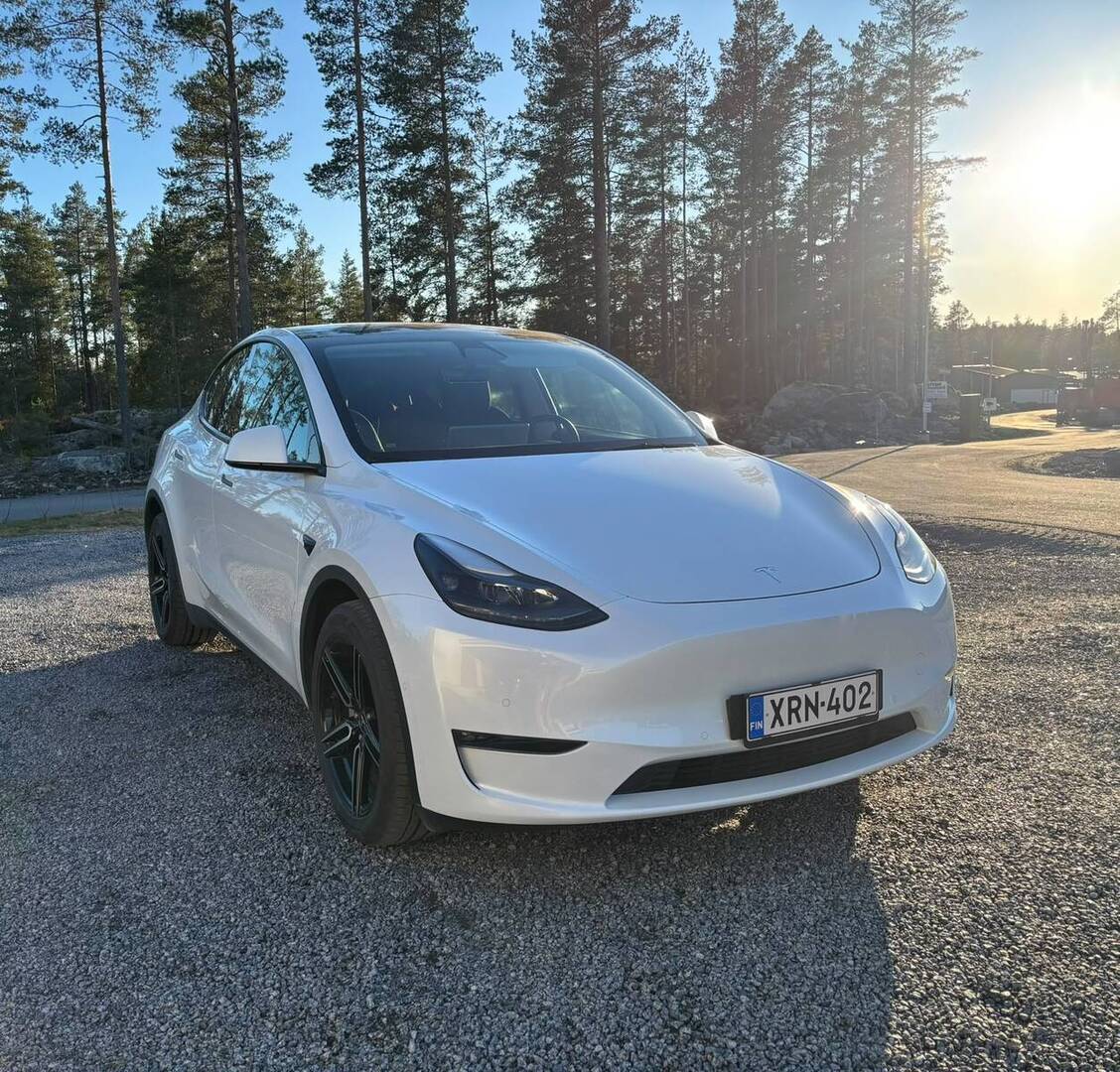 TESLA Model Y 2021