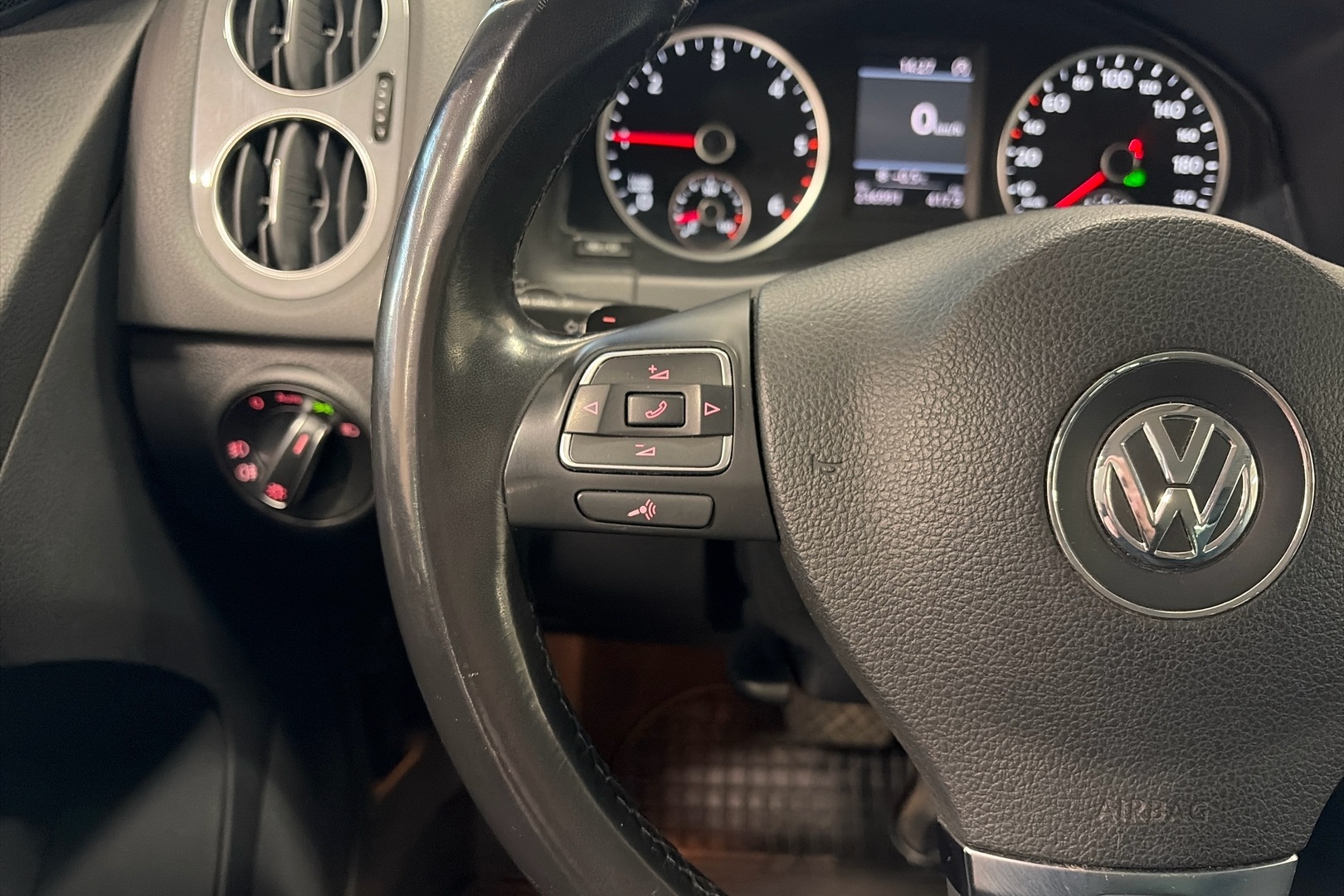 VOLKSWAGEN Tiguan 2014