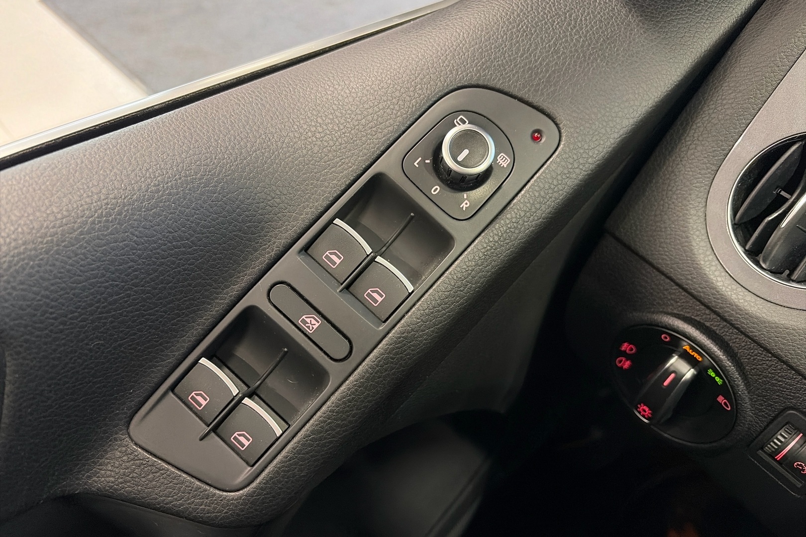 VOLKSWAGEN Tiguan 2014