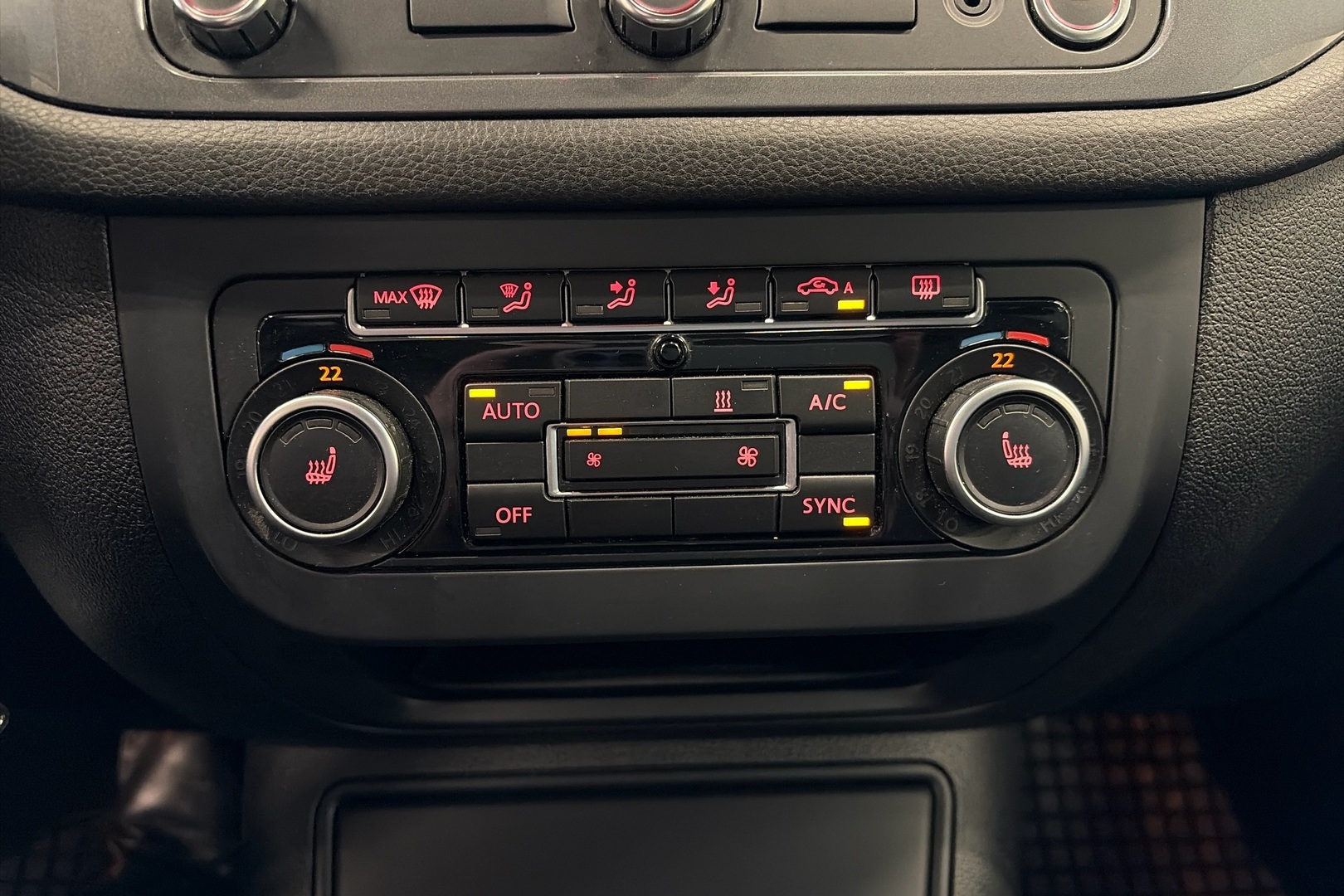 VOLKSWAGEN Tiguan 2014