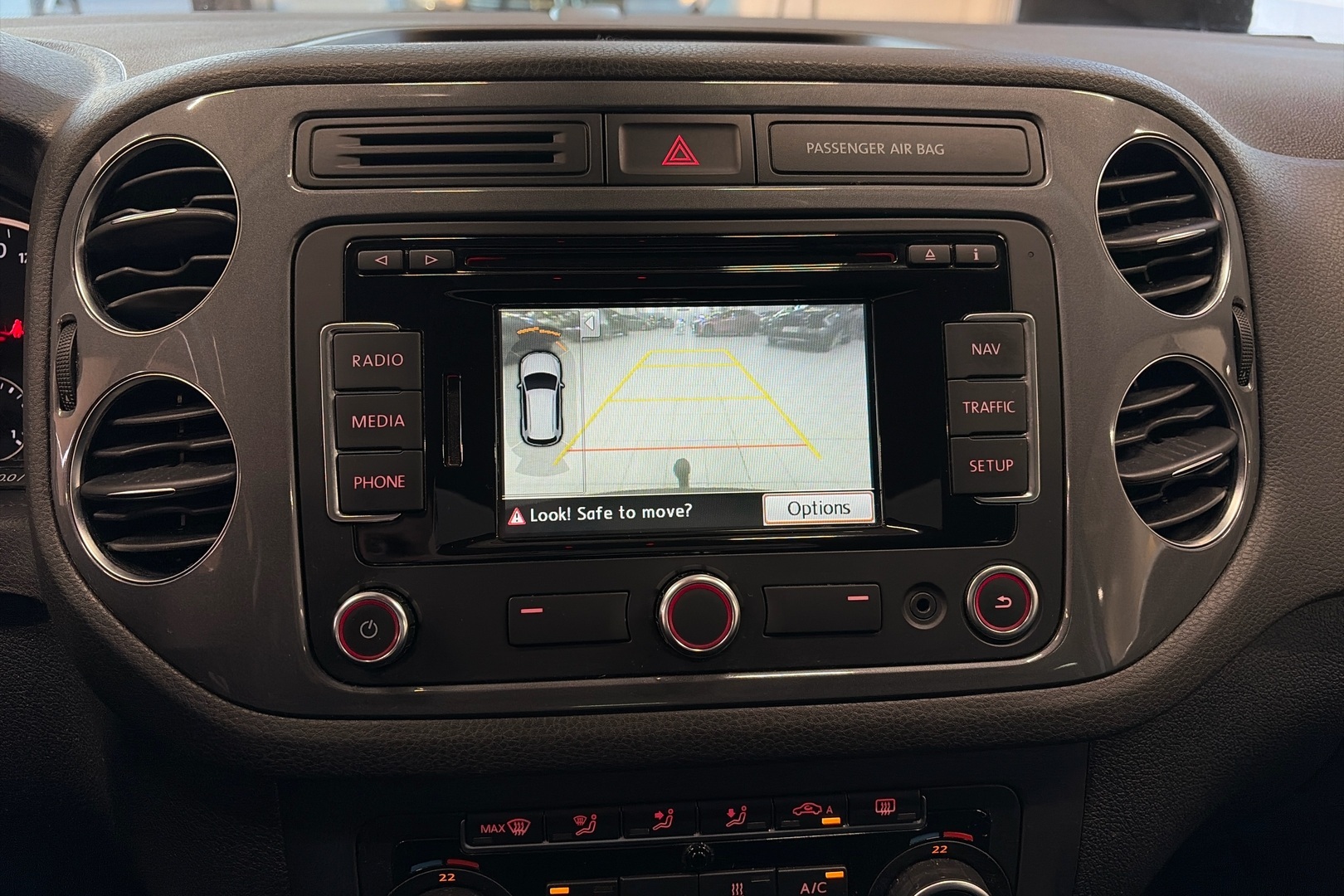 VOLKSWAGEN Tiguan 2014