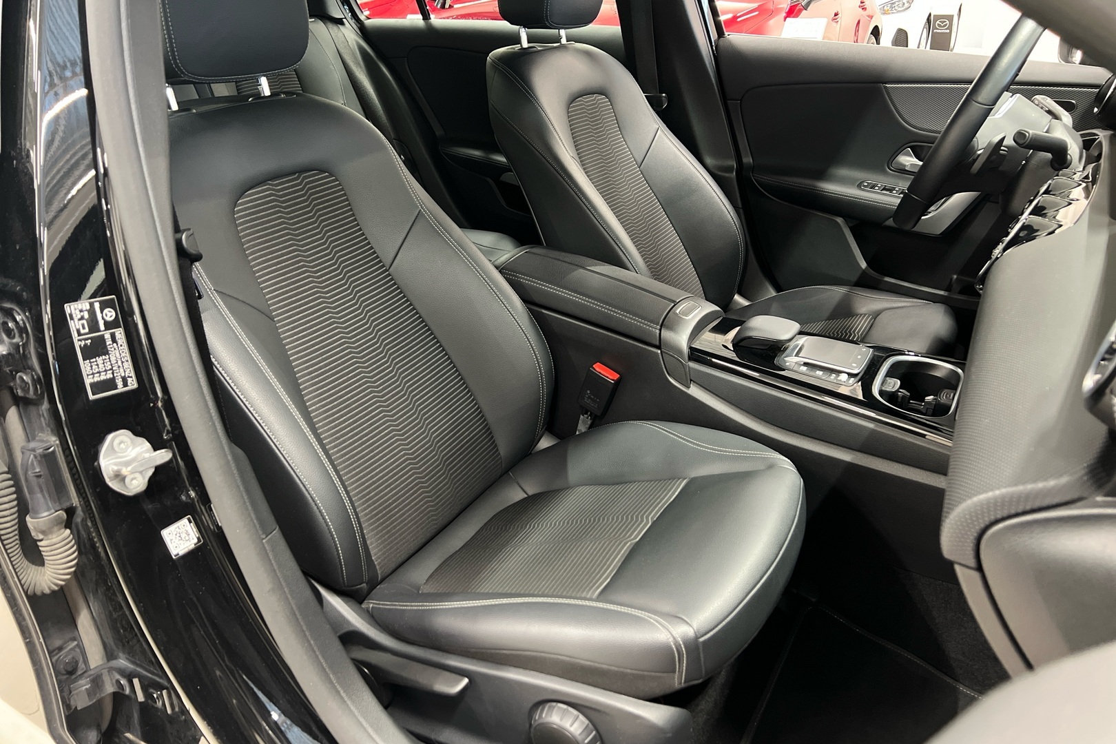 MERCEDES-BENZ A 2022