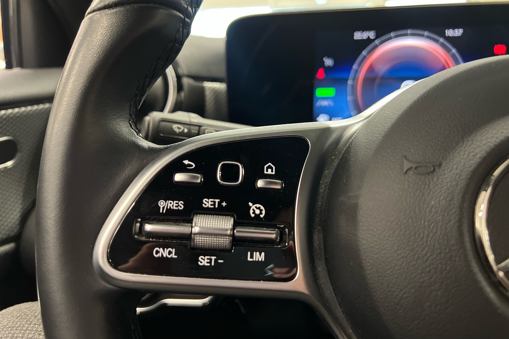 MERCEDES-BENZ A 2022