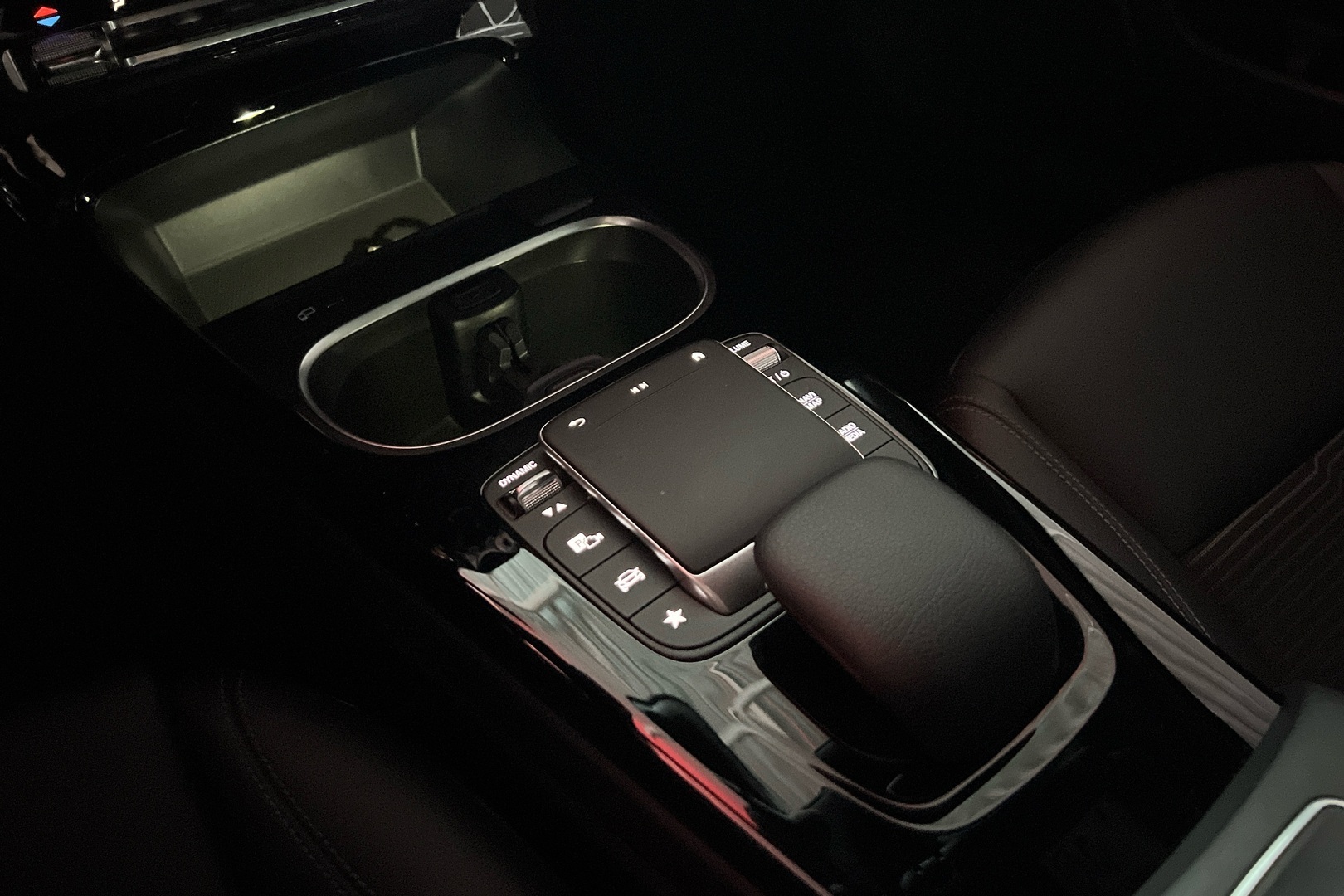 MERCEDES-BENZ A 2022