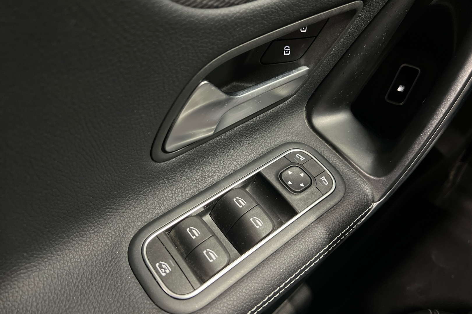 MERCEDES-BENZ A 2022