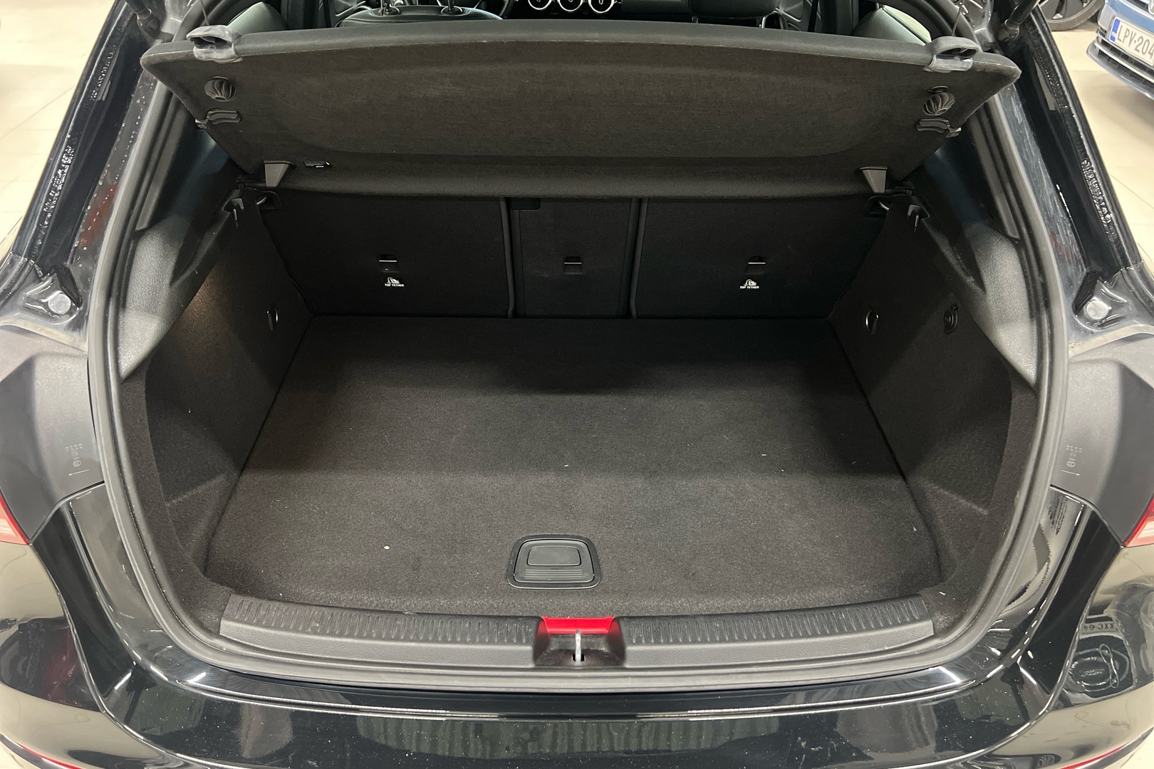 MERCEDES-BENZ A 2022