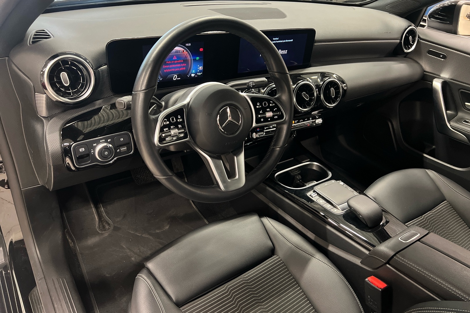 MERCEDES-BENZ A 2022