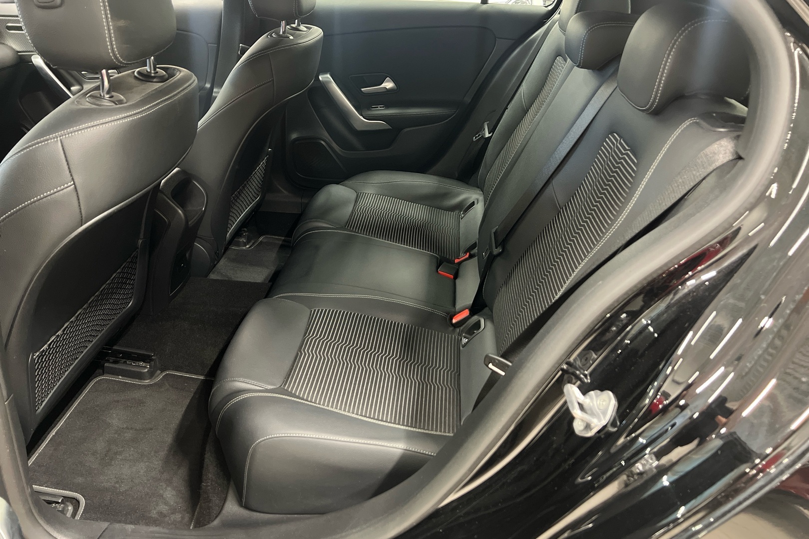 MERCEDES-BENZ A 2022