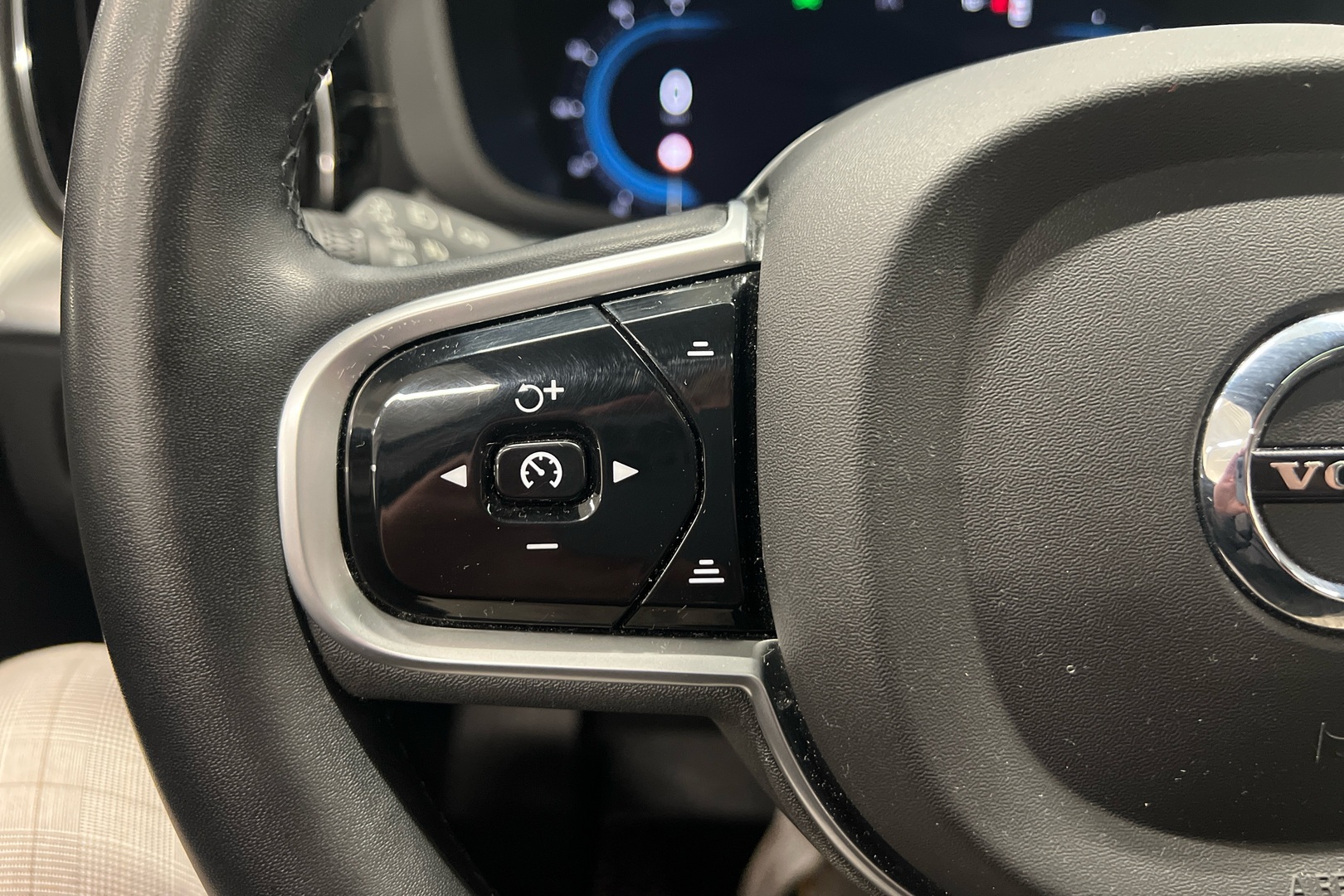 VOLVO XC60 2022