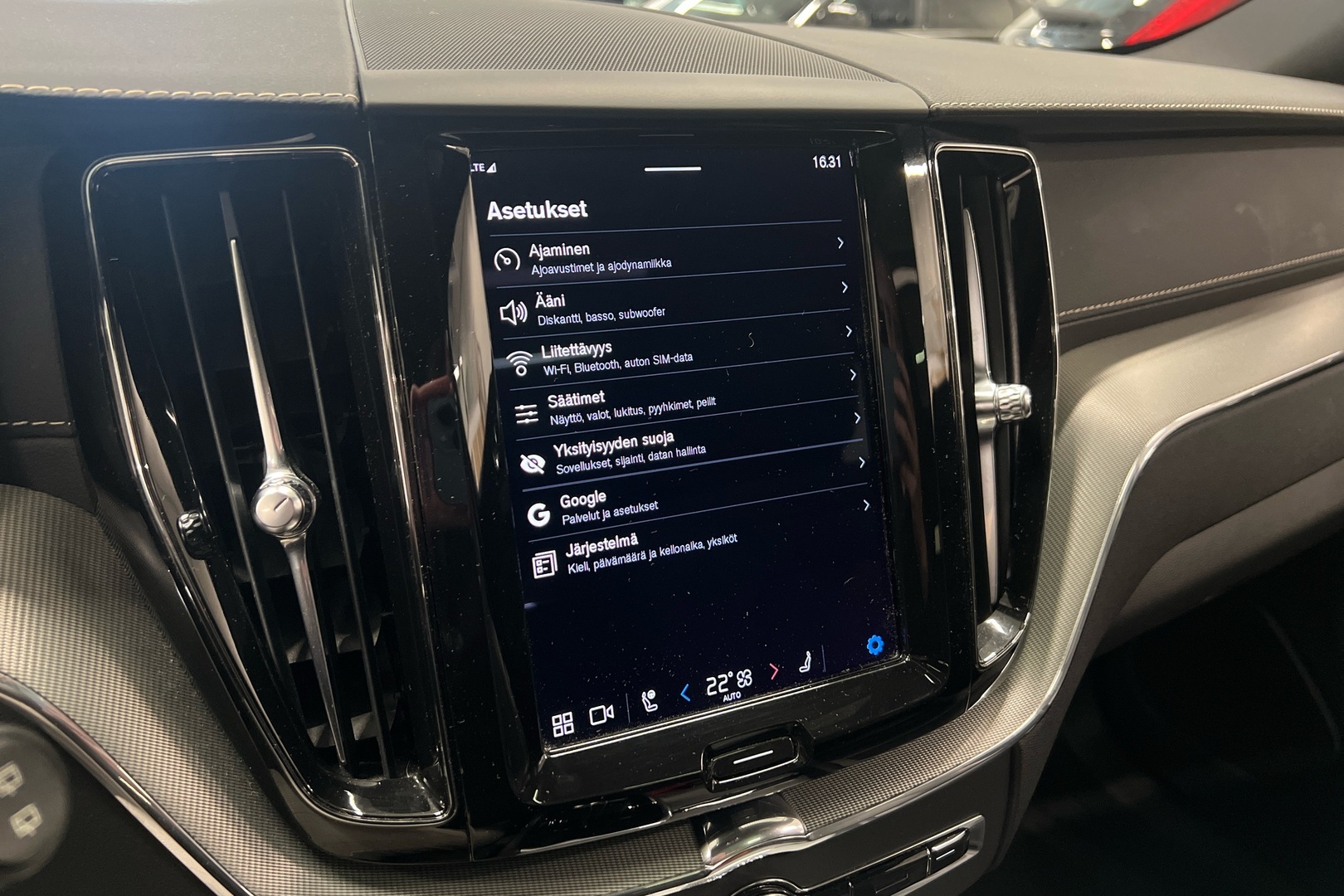 VOLVO XC60 2022