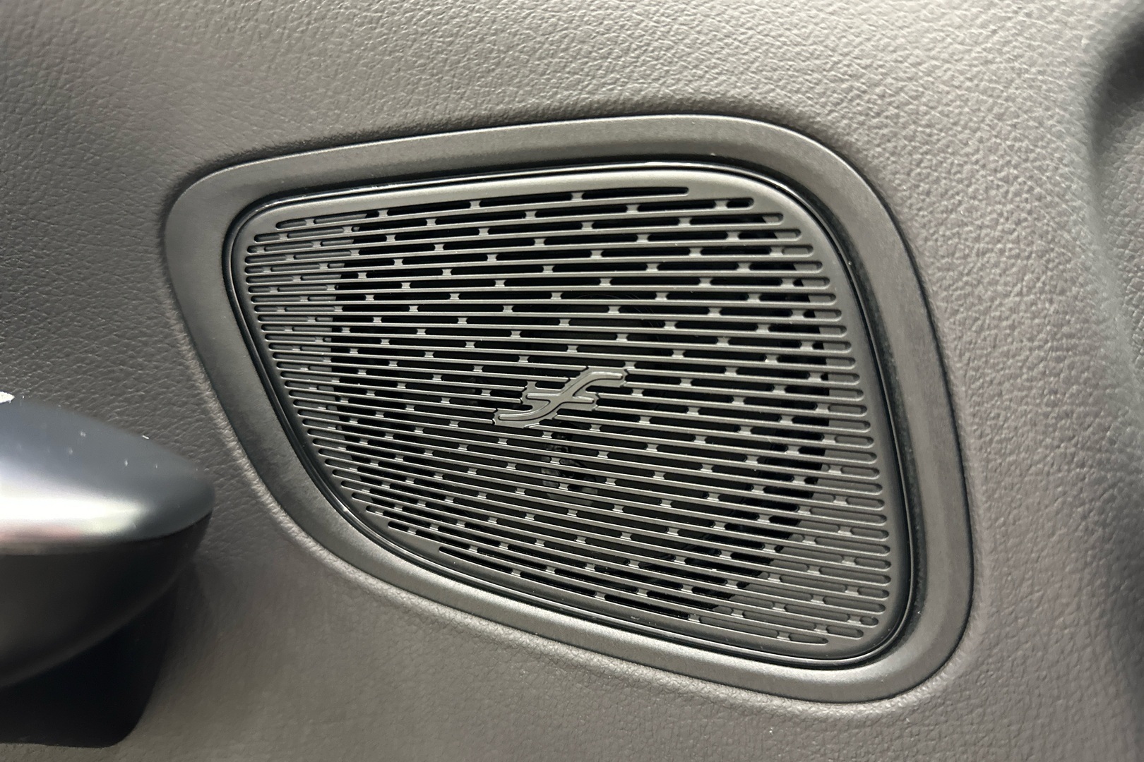 MERCEDES-BENZ GLC 2023