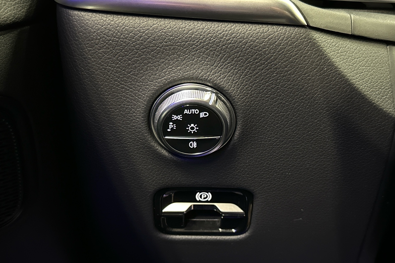 MERCEDES-BENZ GLC 2023