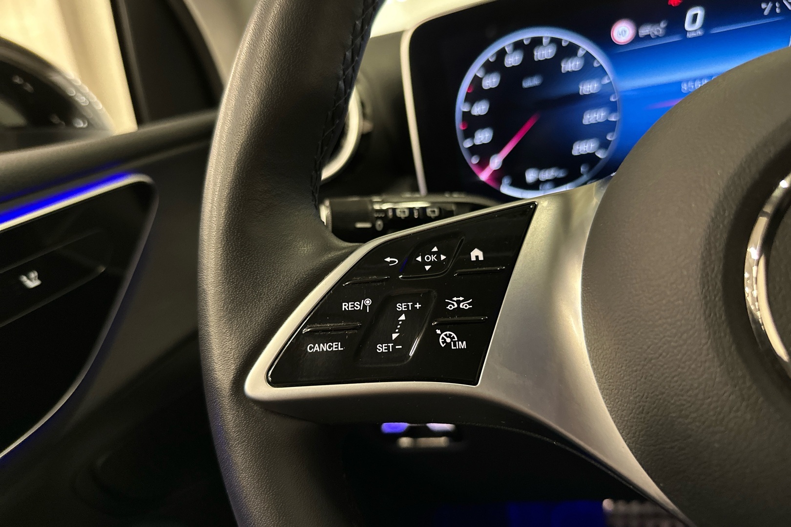 MERCEDES-BENZ GLC 2023