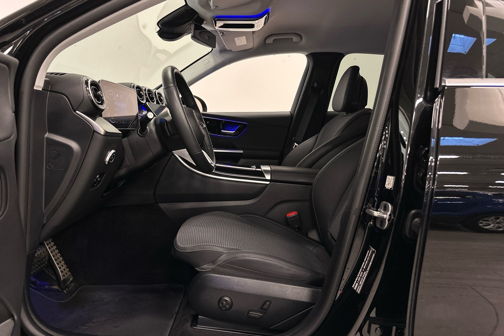 MERCEDES-BENZ GLC 2023