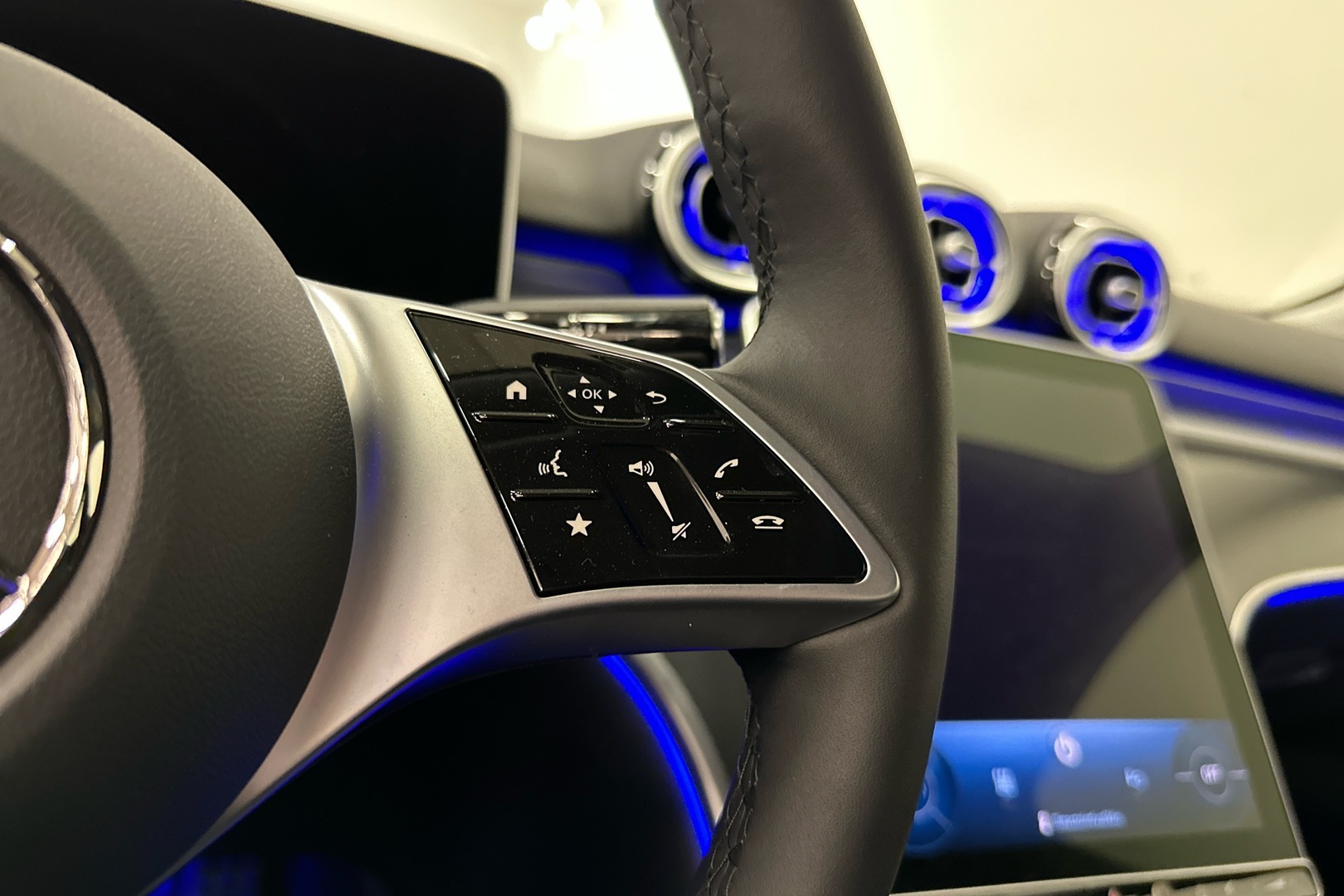 MERCEDES-BENZ C 2025