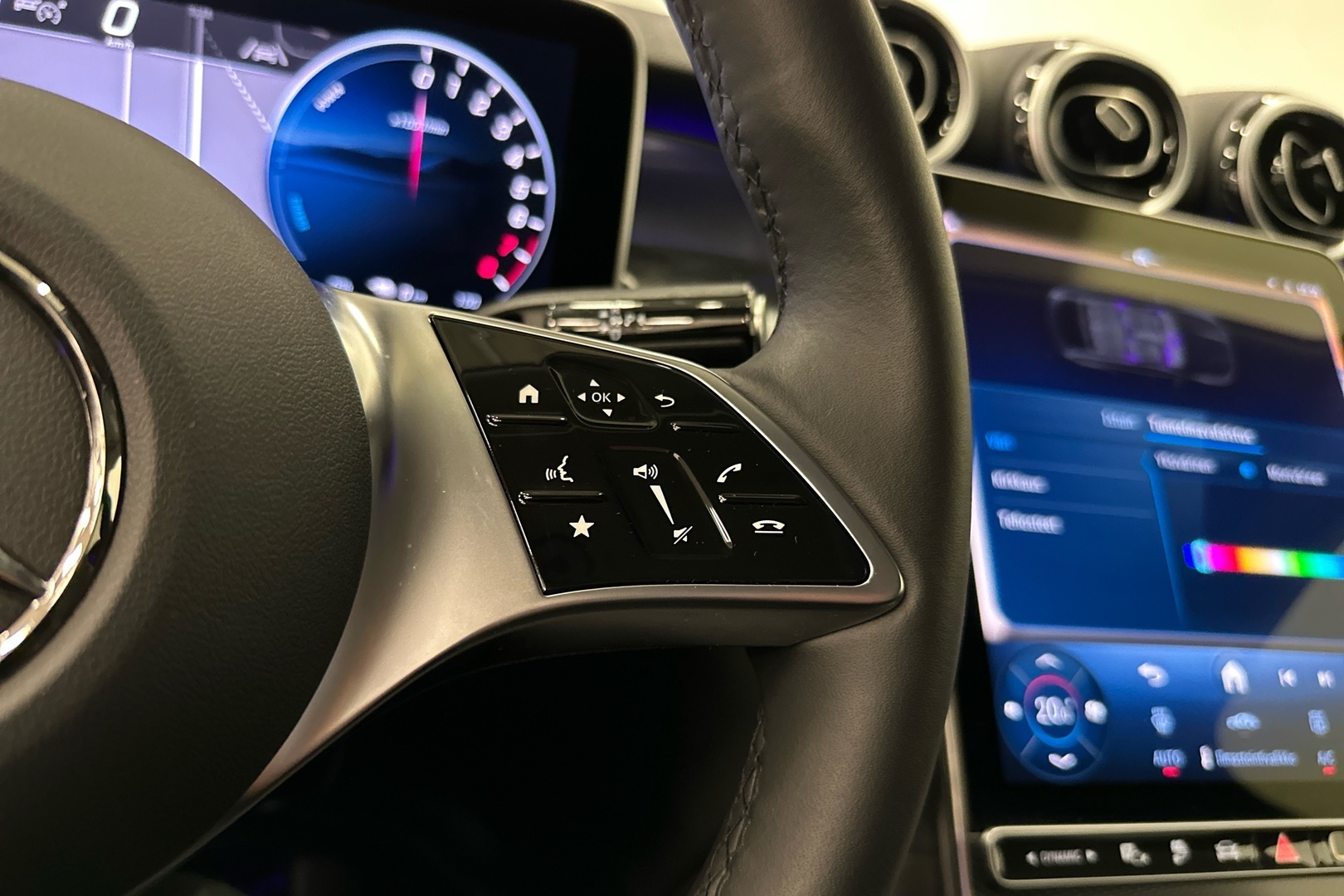 MERCEDES-BENZ GLC 2025