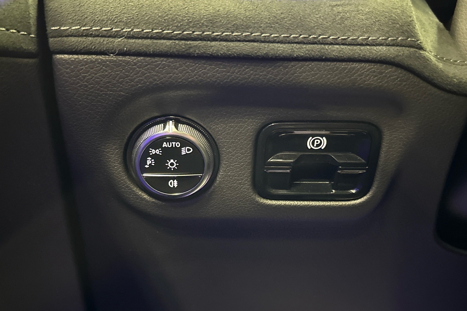 MERCEDES-BENZ EQE 2023