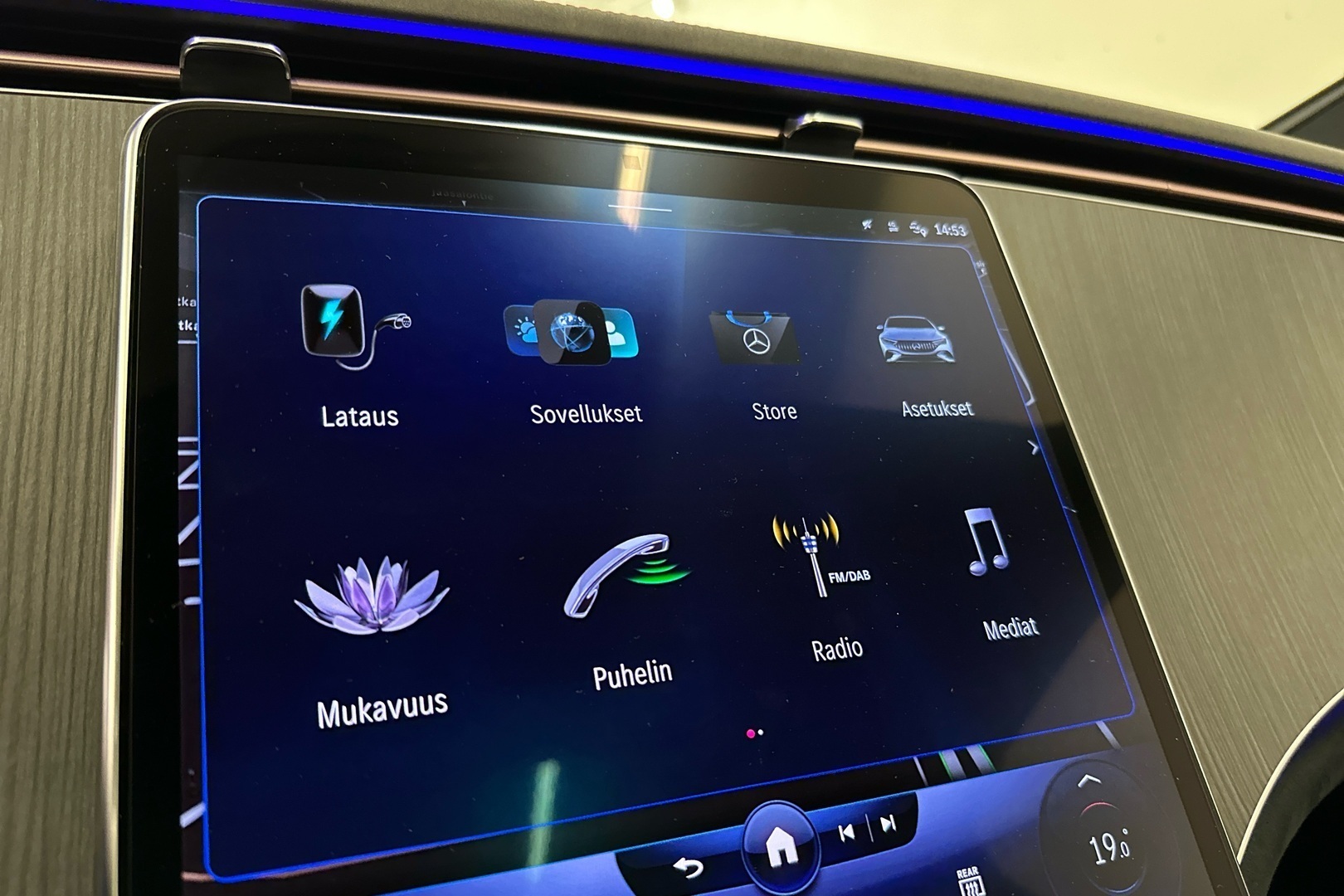 MERCEDES-BENZ EQE 2023