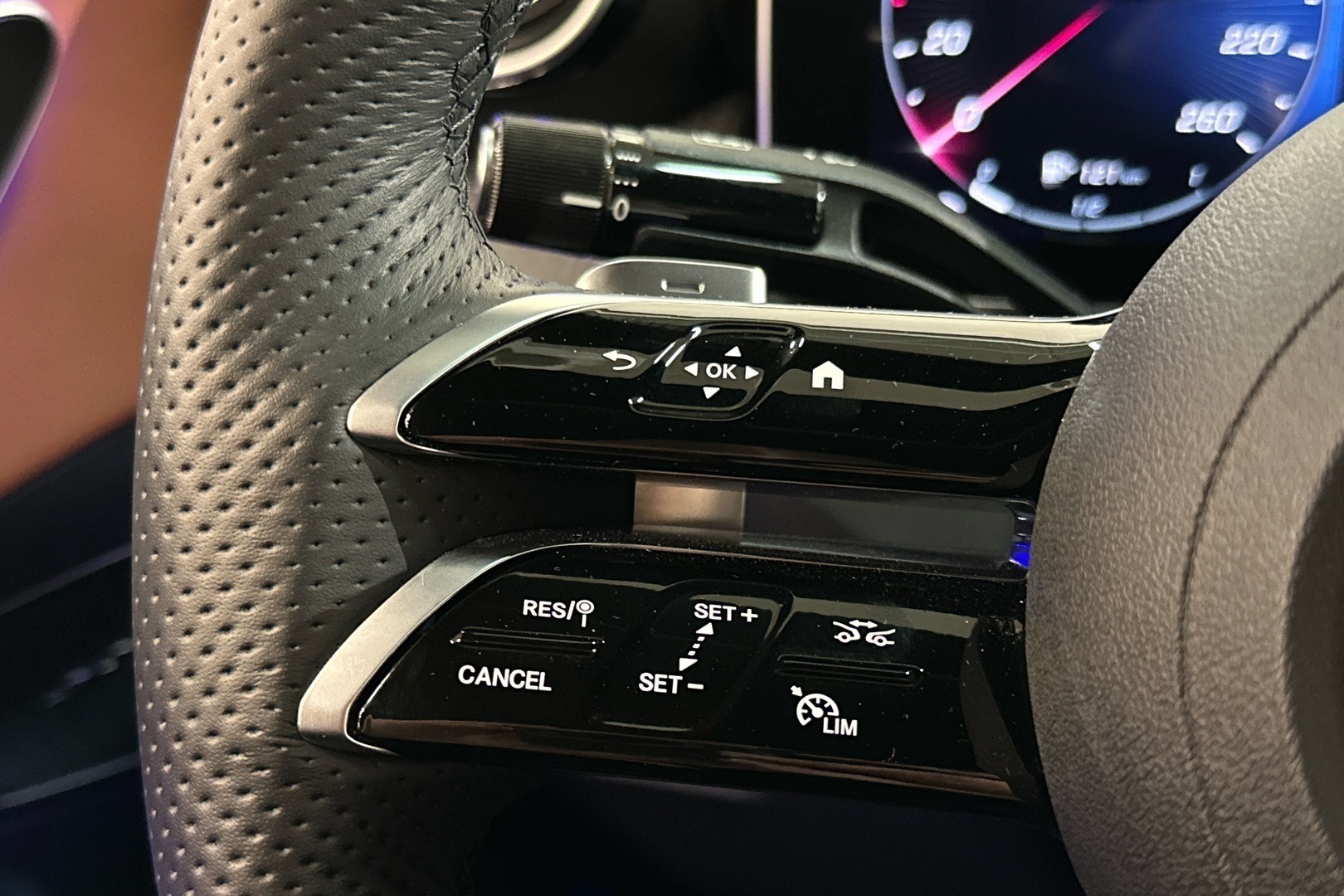 MERCEDES-BENZ GLC 2024