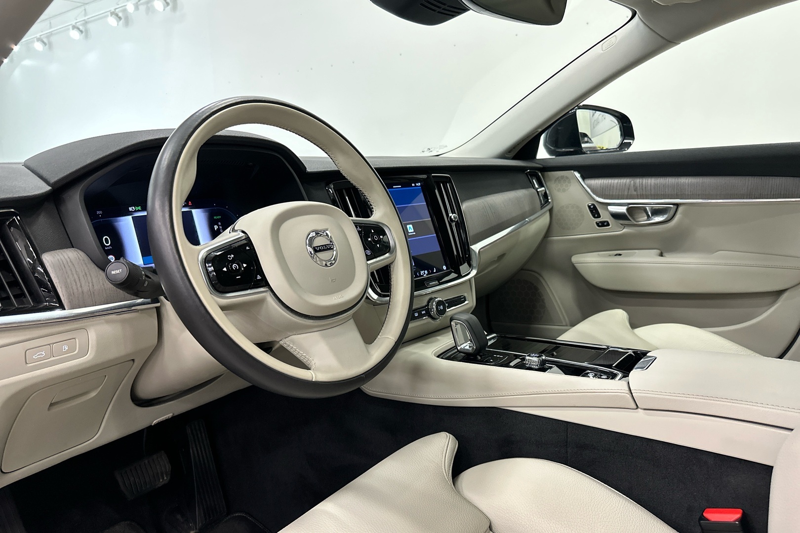 VOLVO S90 2023