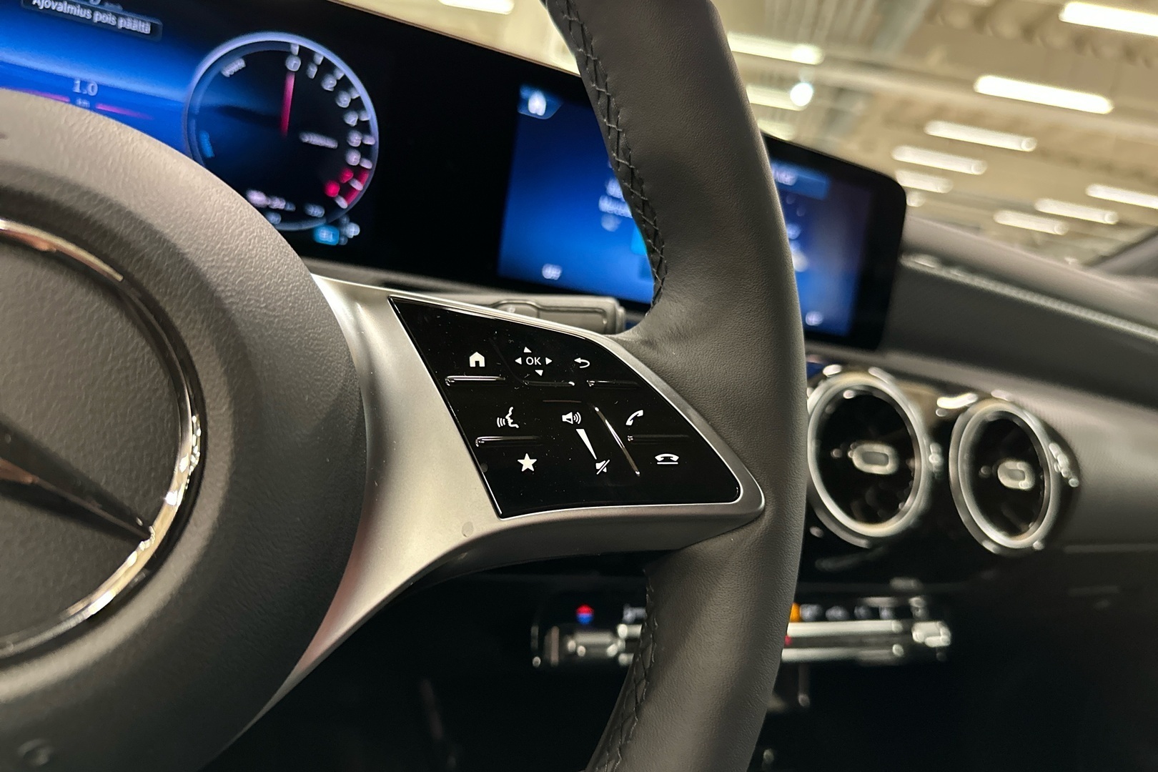 MERCEDES-BENZ CLA 2025