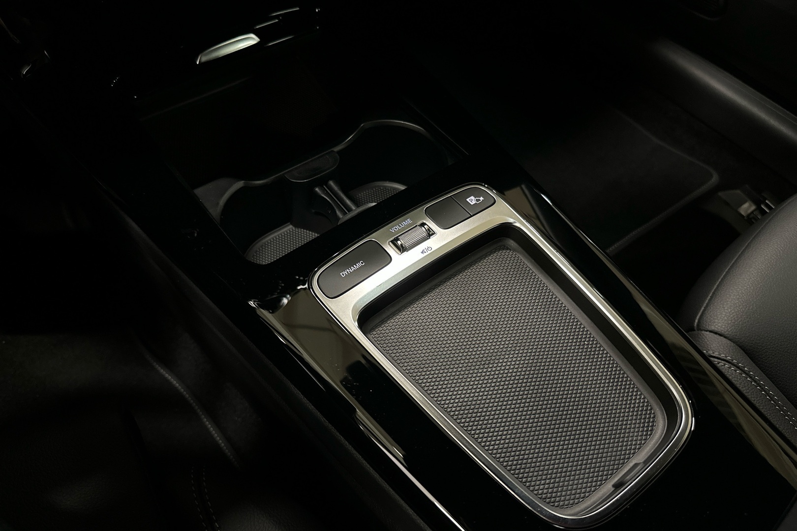 MERCEDES-BENZ CLA 2025