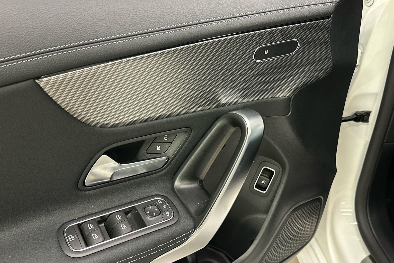 MERCEDES-BENZ CLA 2025