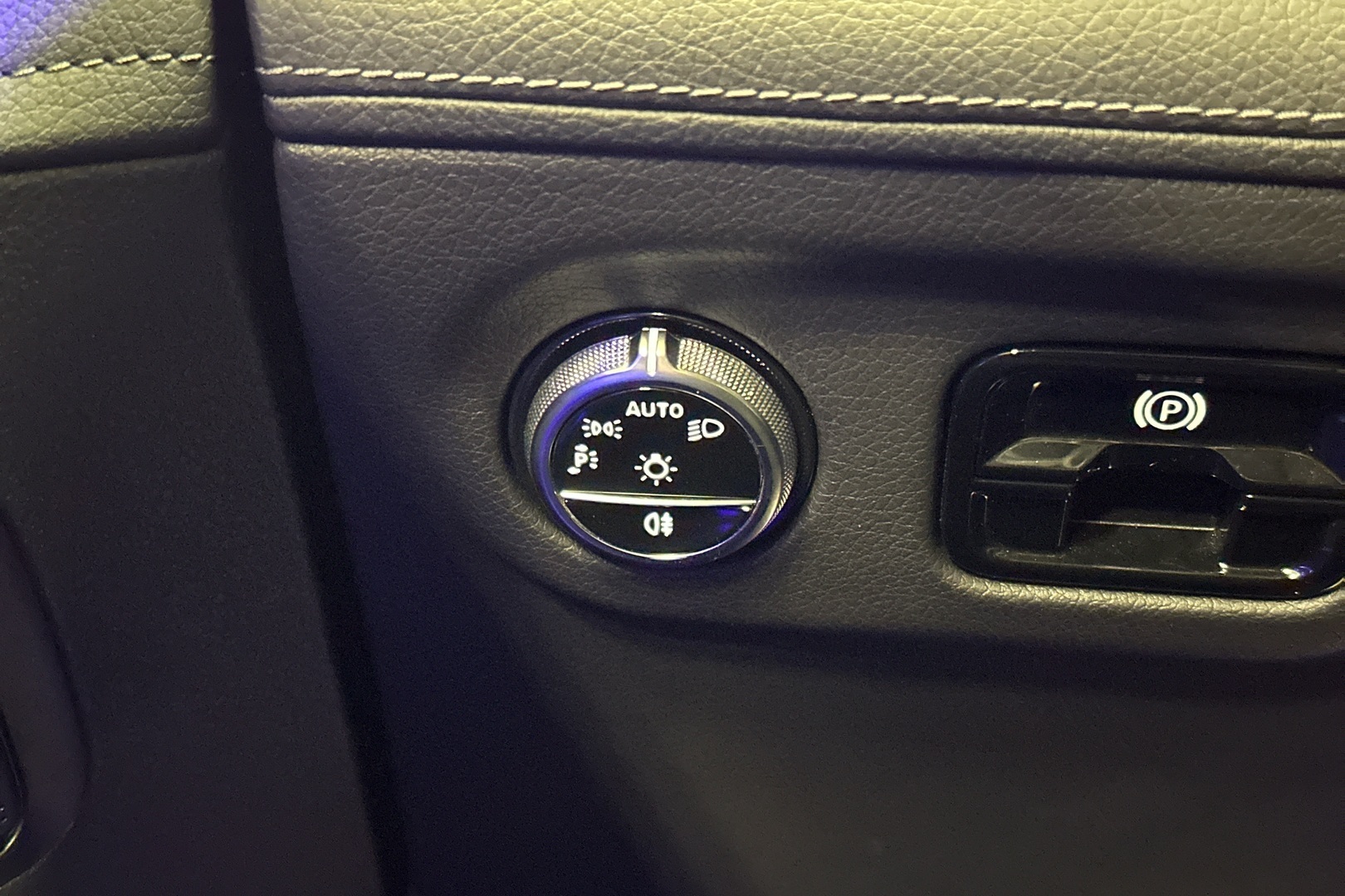 MERCEDES-BENZ EQE 2023