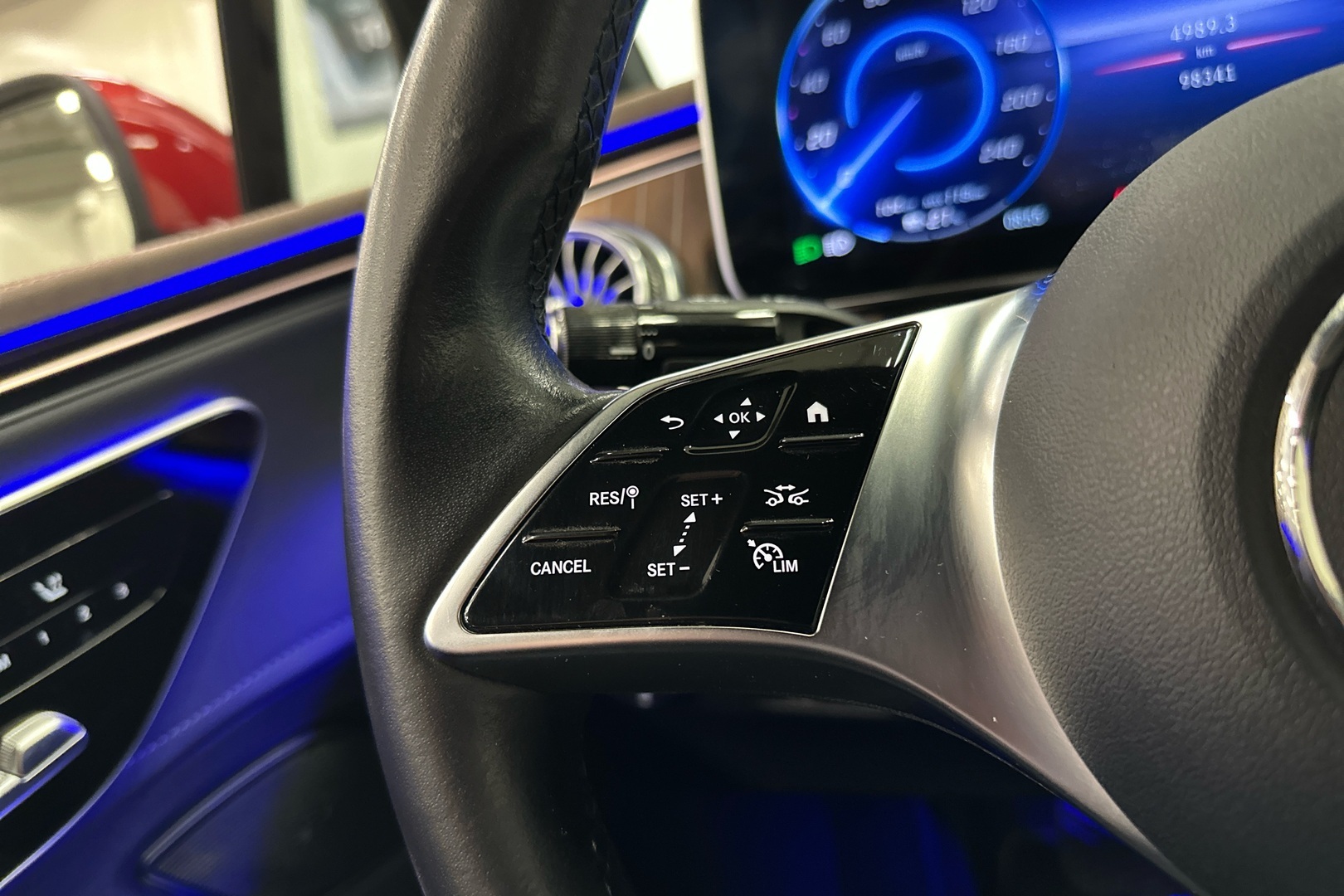 MERCEDES-BENZ EQE 2023