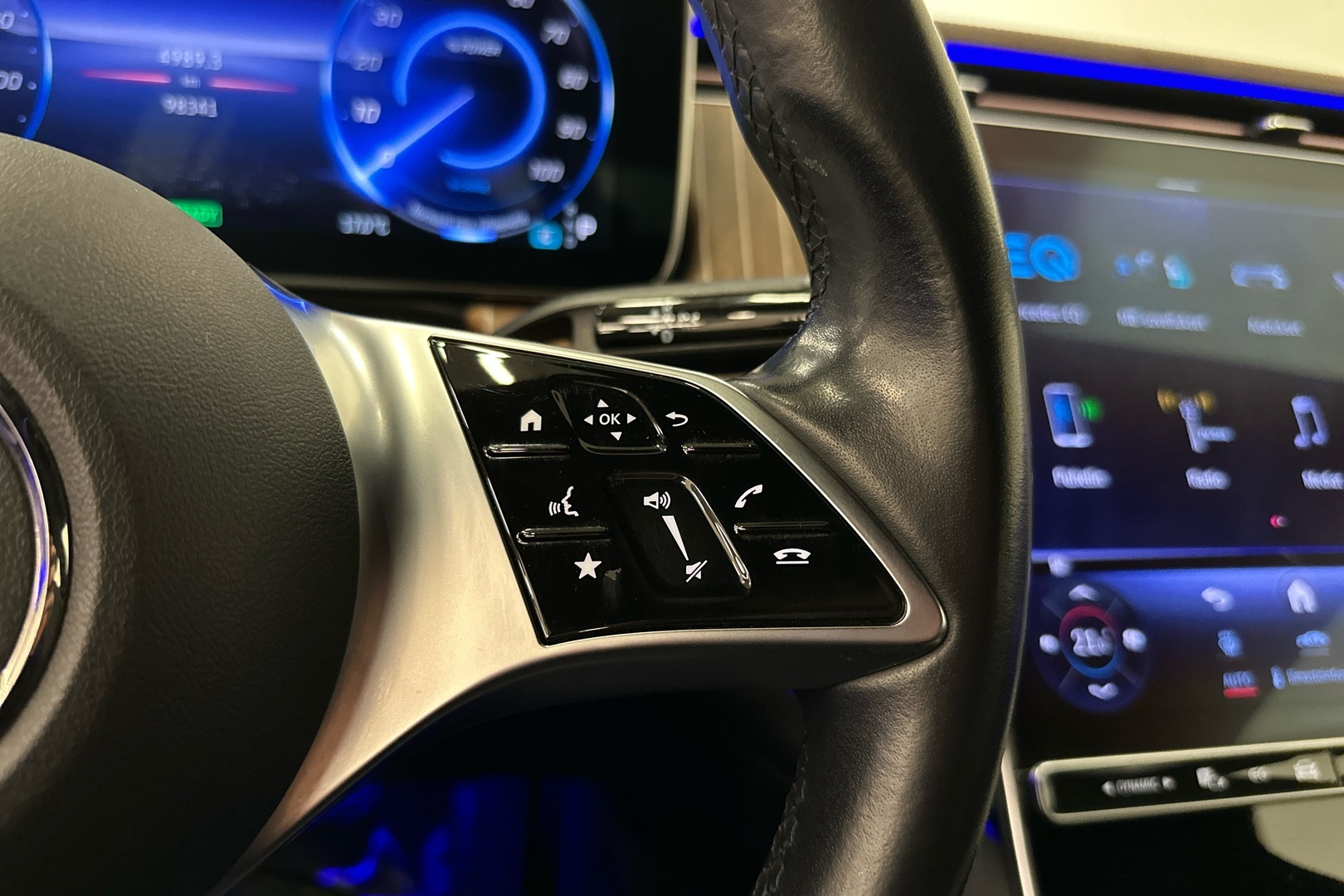 MERCEDES-BENZ EQE 2023