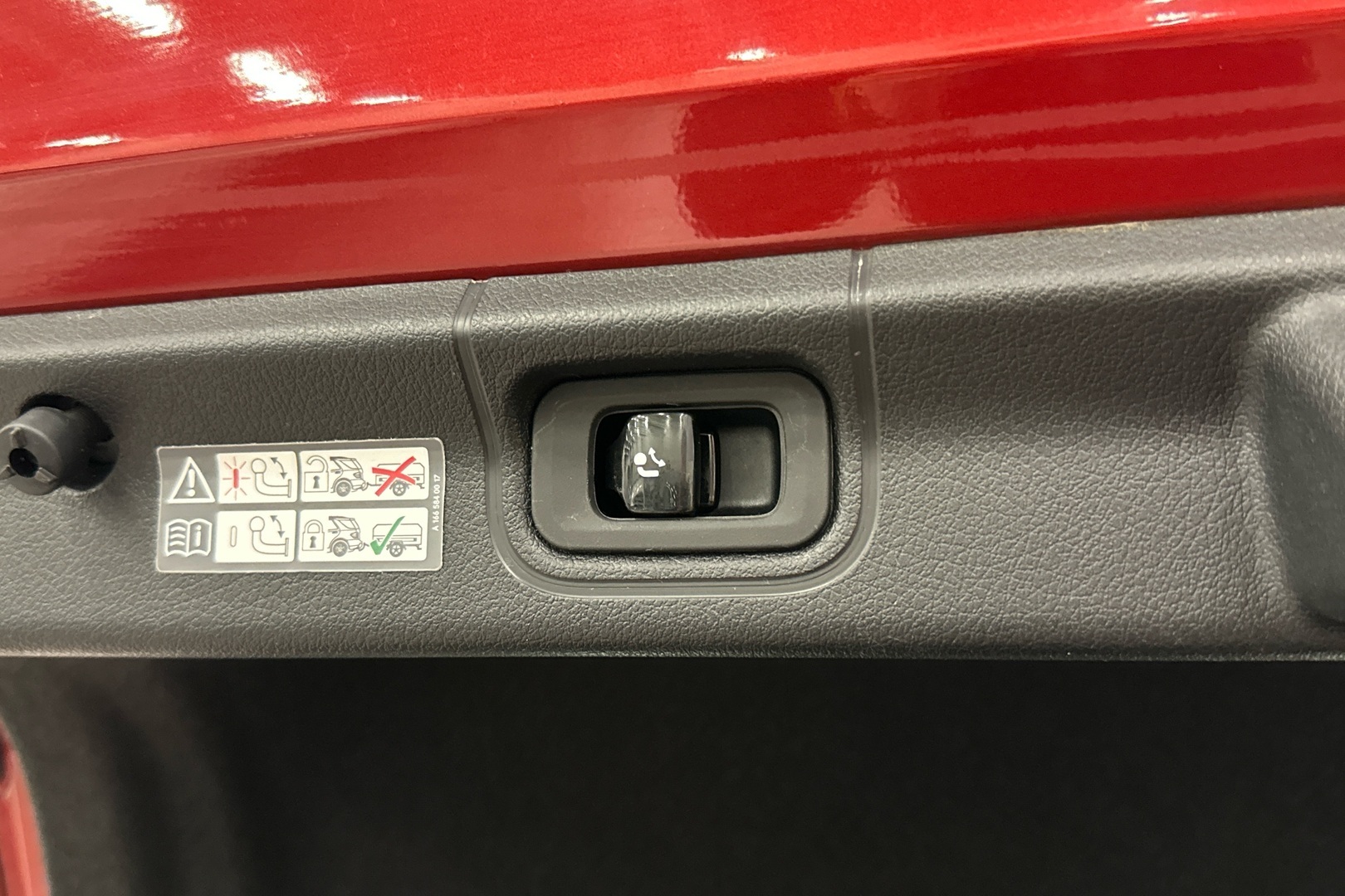 MERCEDES-BENZ EQE 2023