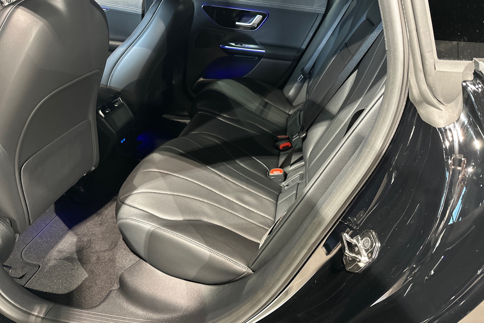 MERCEDES-BENZ EQE 2024