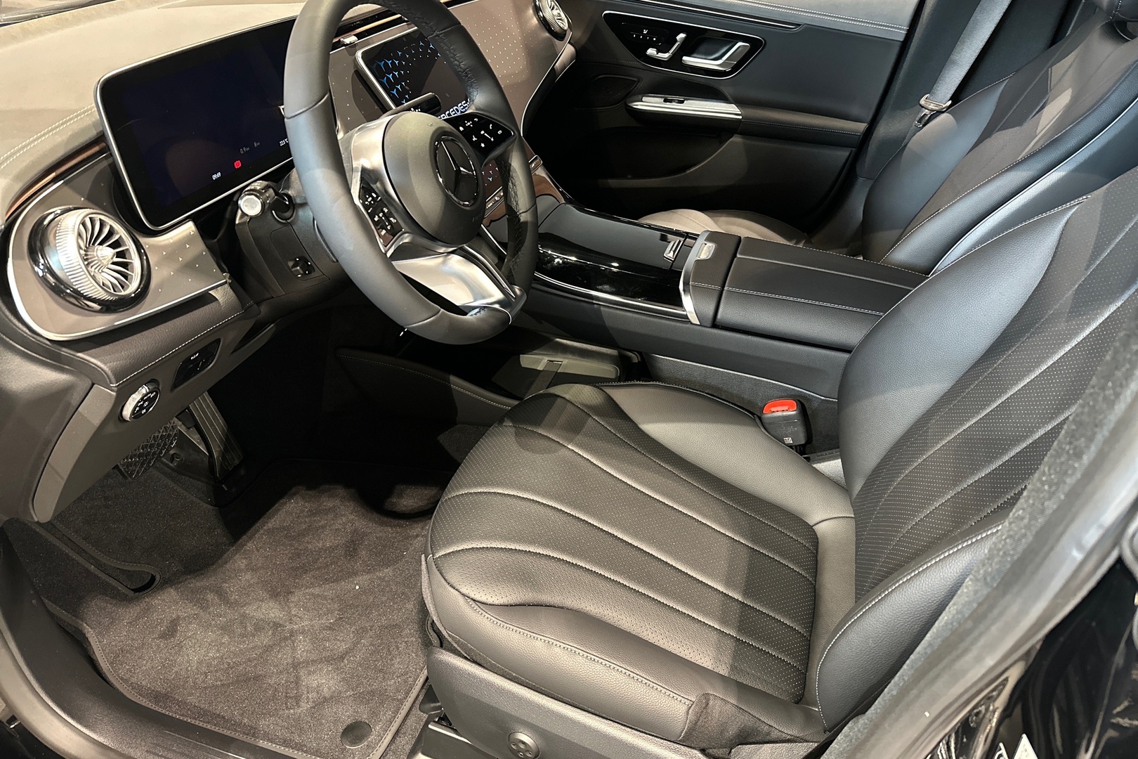 MERCEDES-BENZ EQE 2024