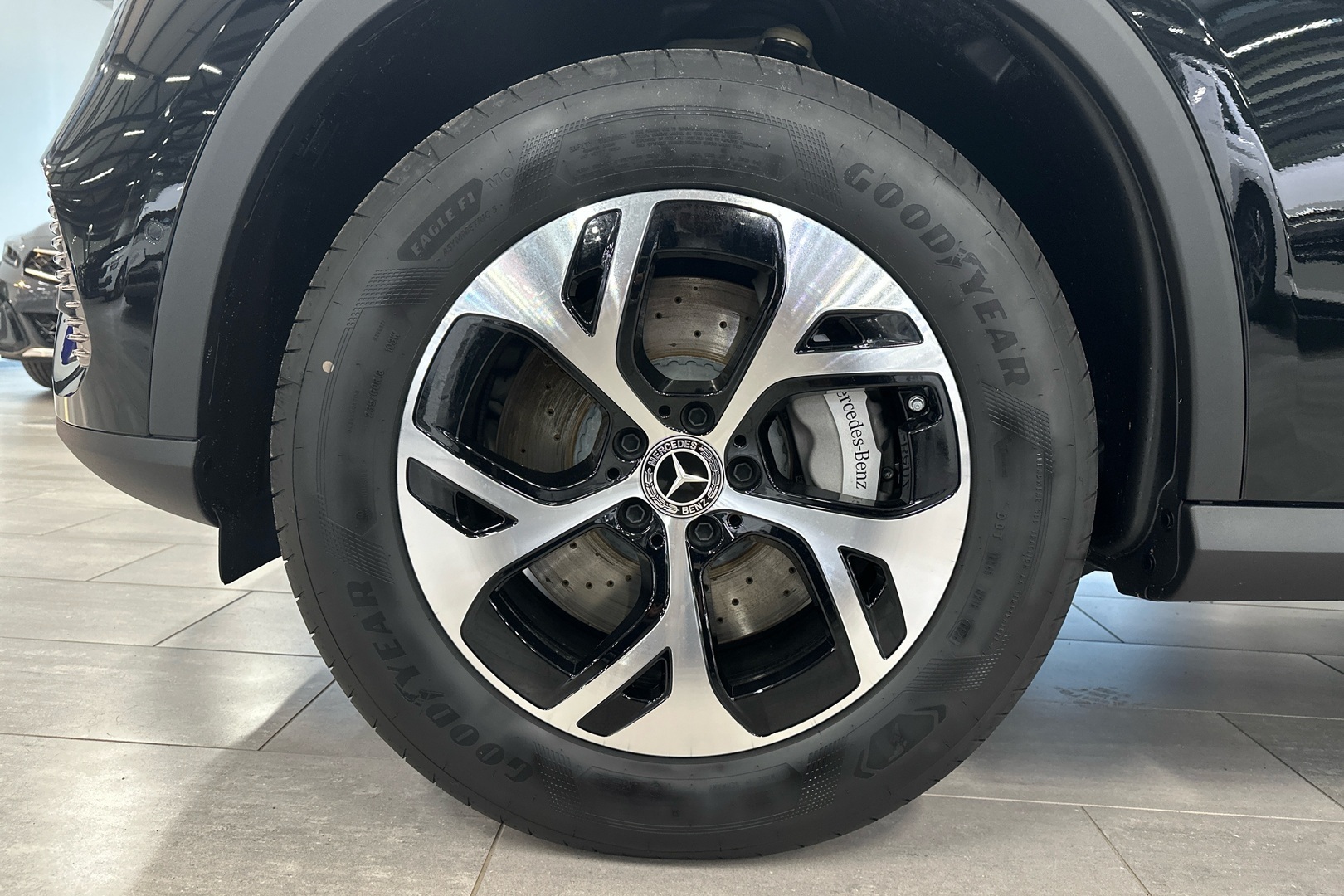 MERCEDES-BENZ GLC 2025