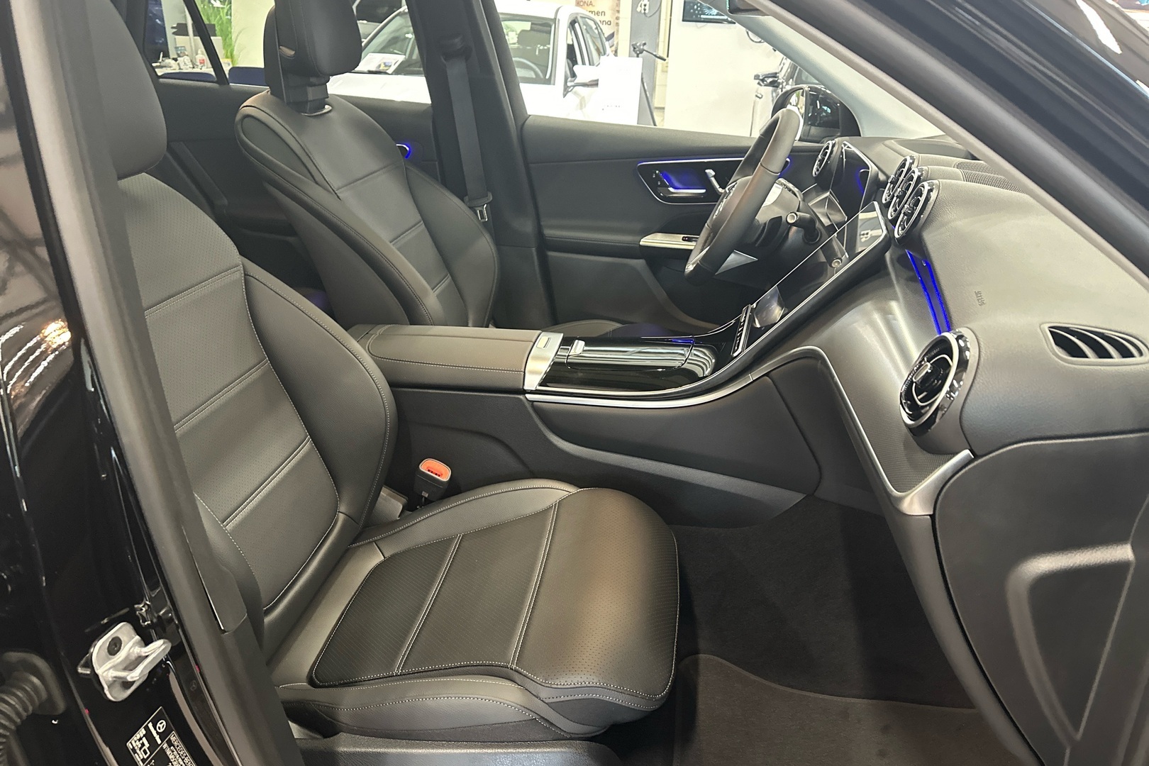 MERCEDES-BENZ GLC 2025