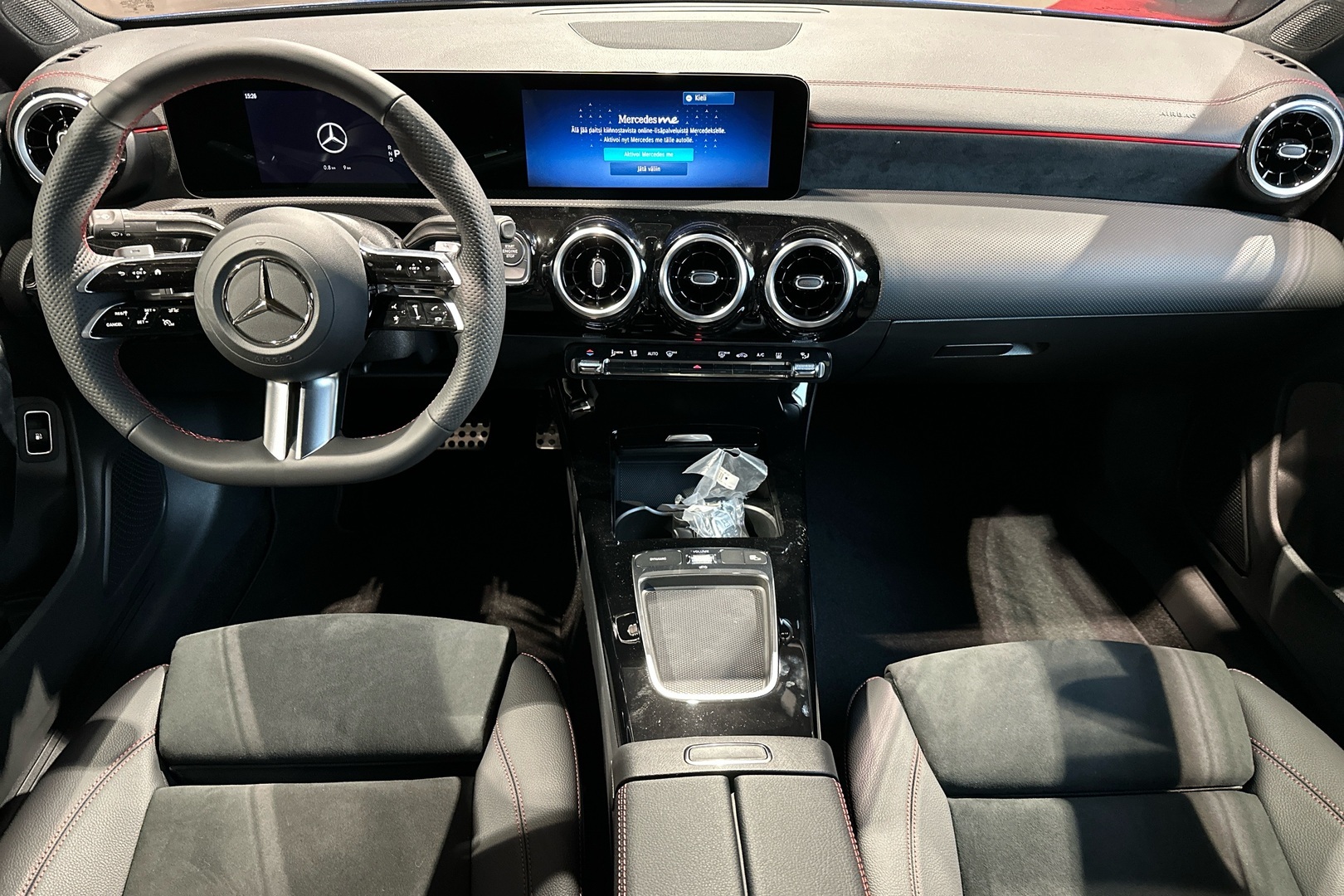 MERCEDES-BENZ CLA 2025