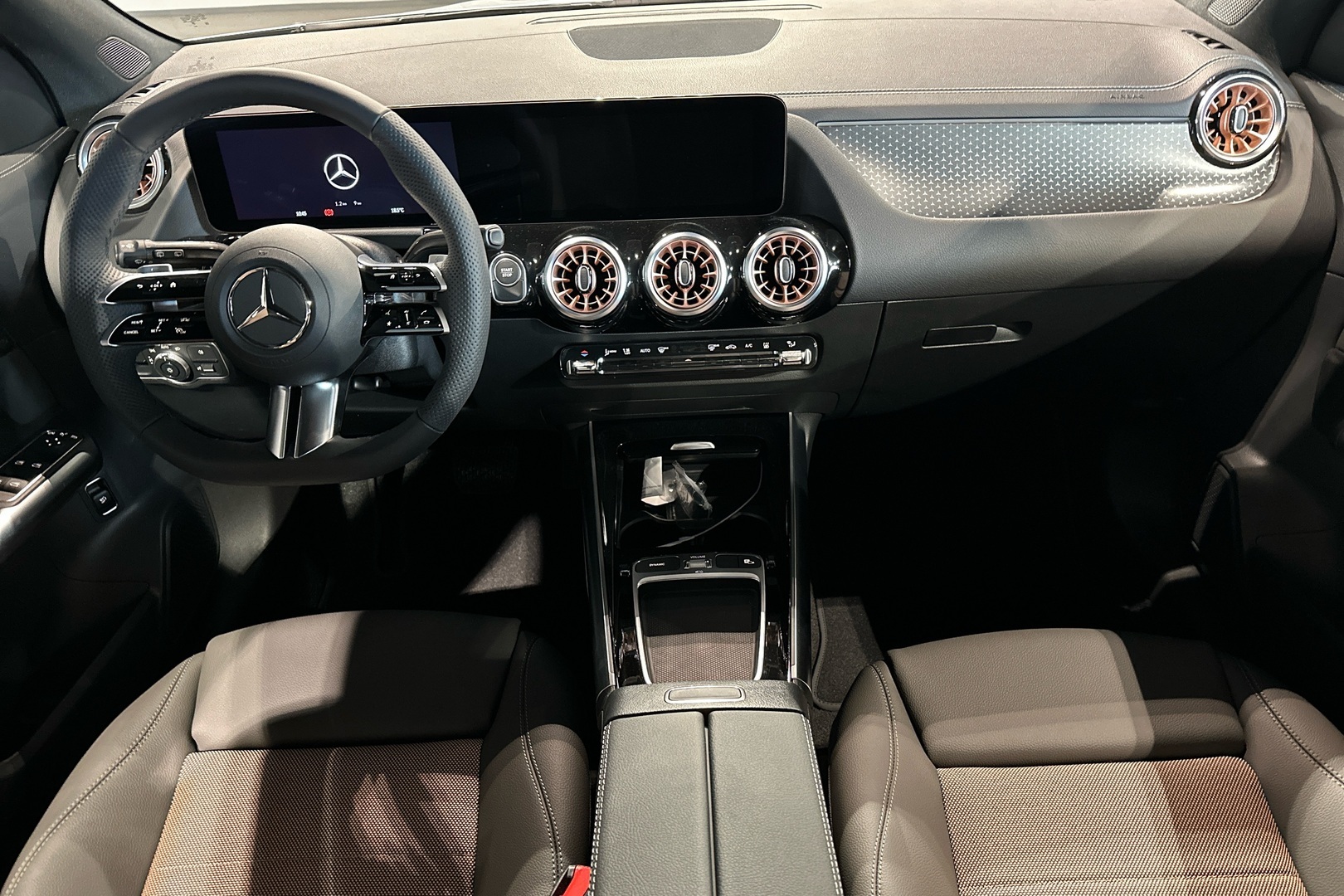 MERCEDES-BENZ EQA 2025