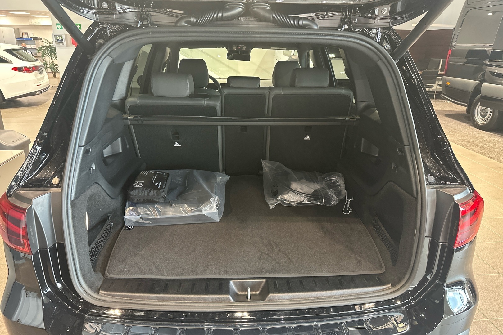 MERCEDES-BENZ EQB 2025