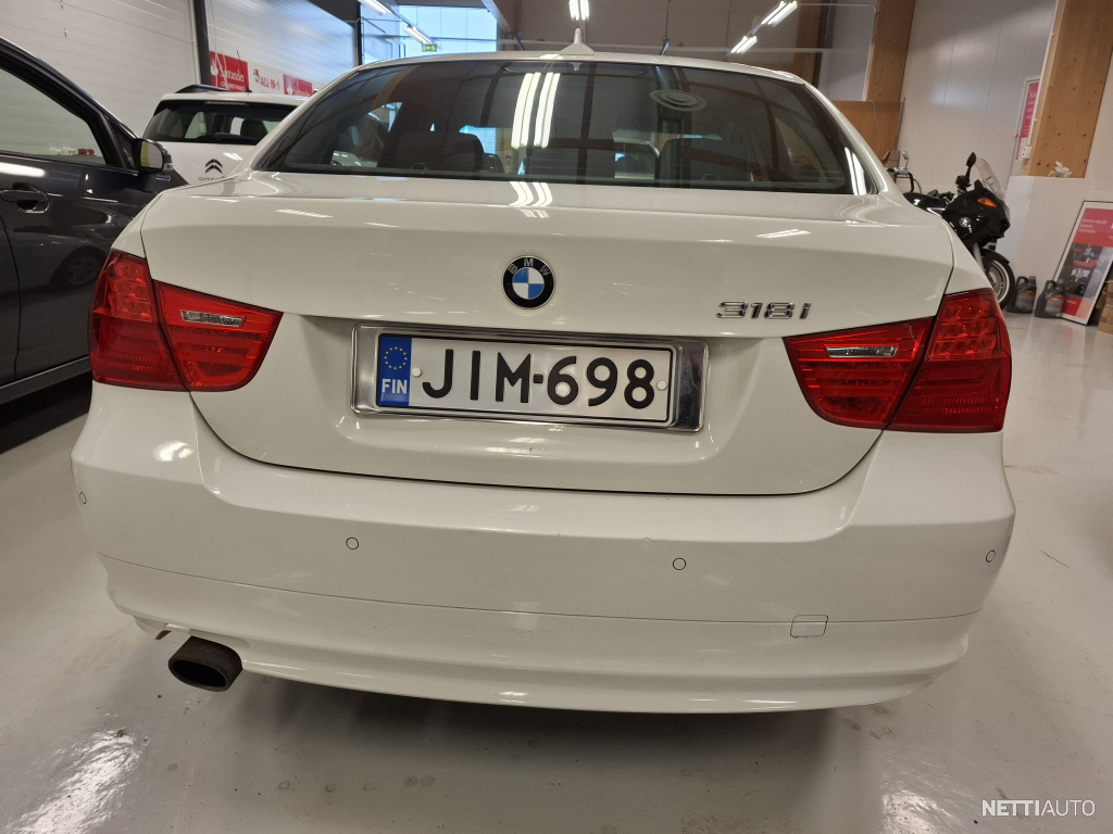 BMW 318 2011