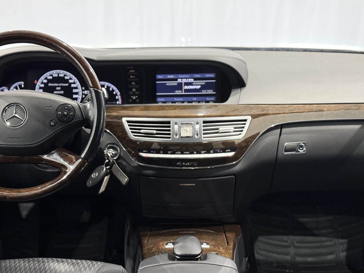 MERCEDES-BENZ S 2010