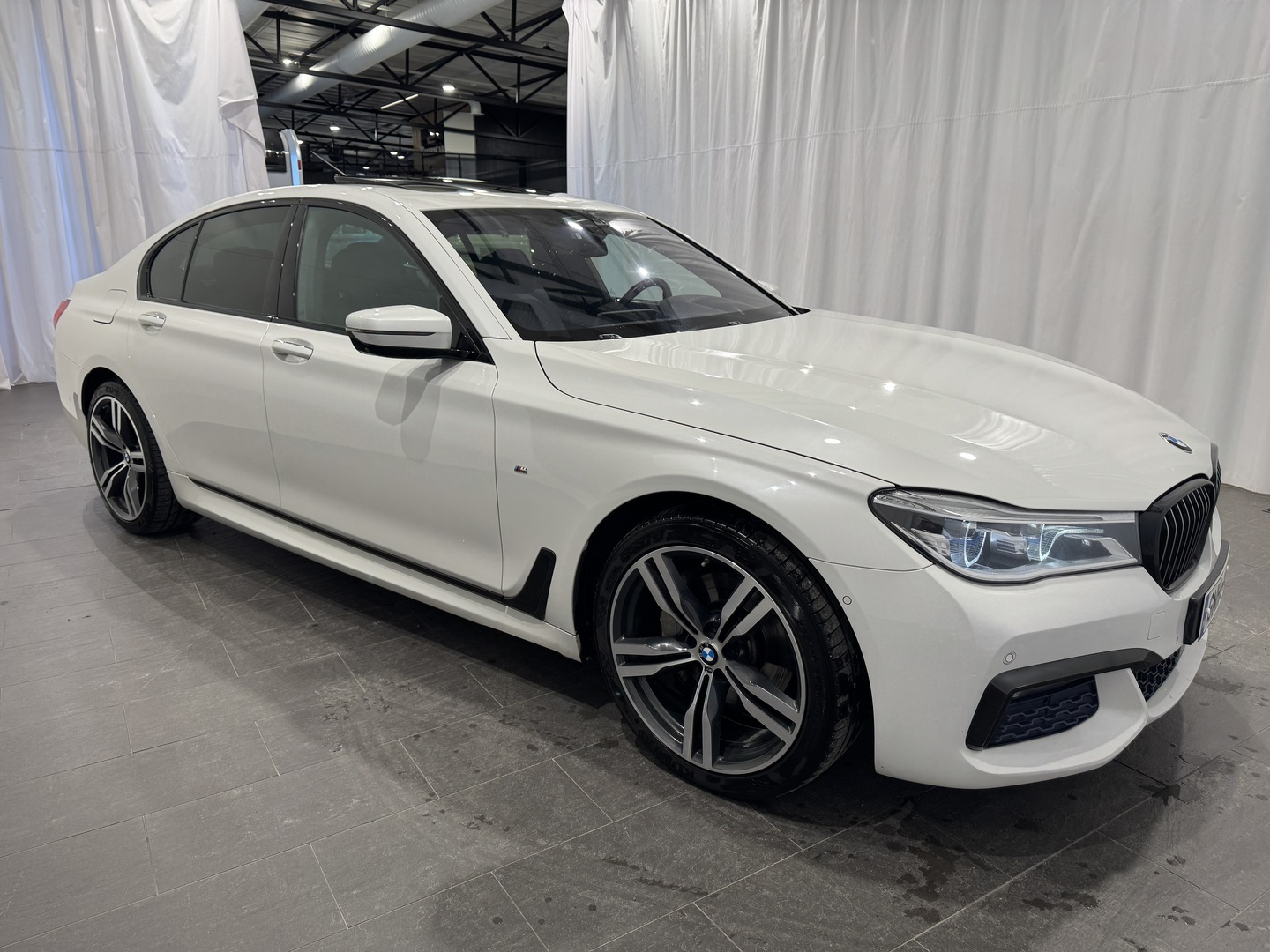 BMW 730 2016