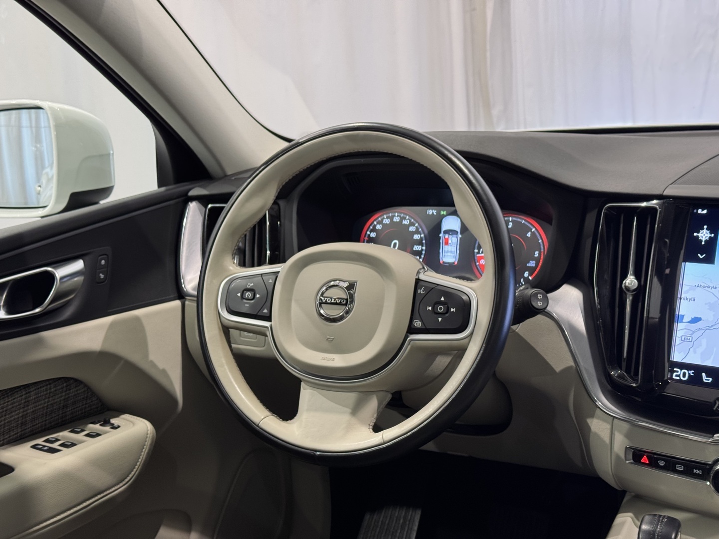 VOLVO XC60 11