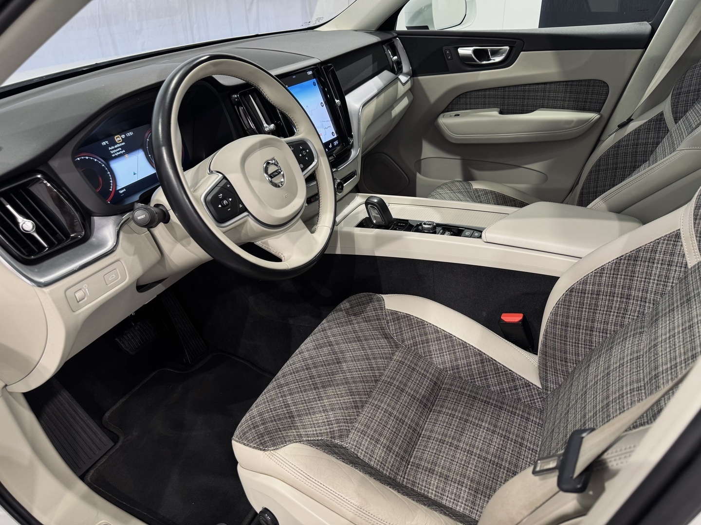 VOLVO XC60 5