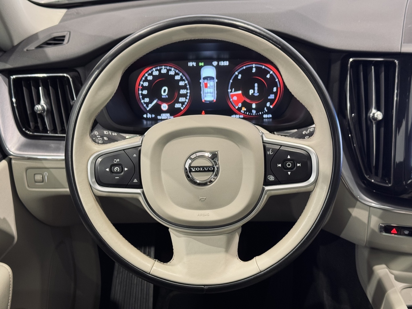 VOLVO XC60 6