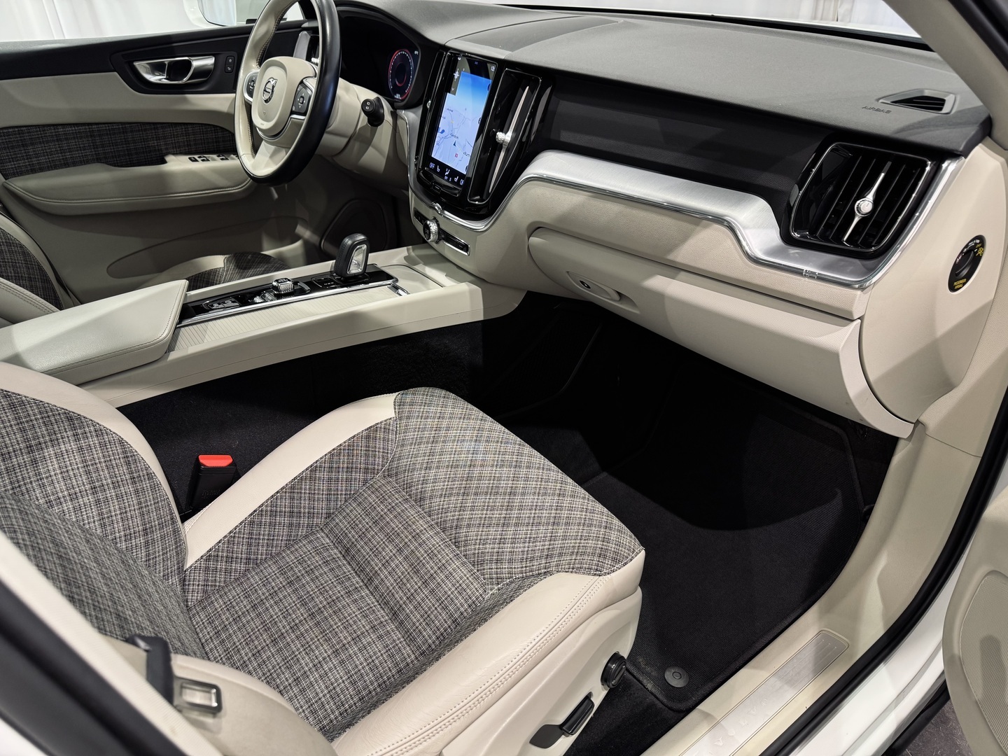 VOLVO XC60 7