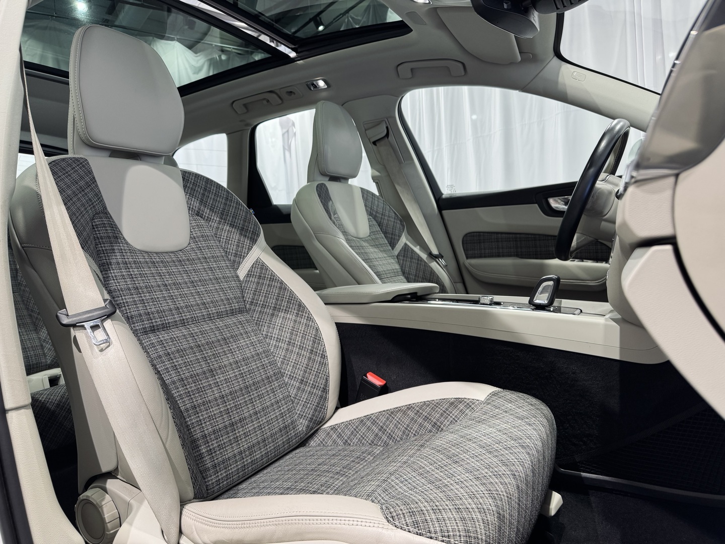 VOLVO XC60 8