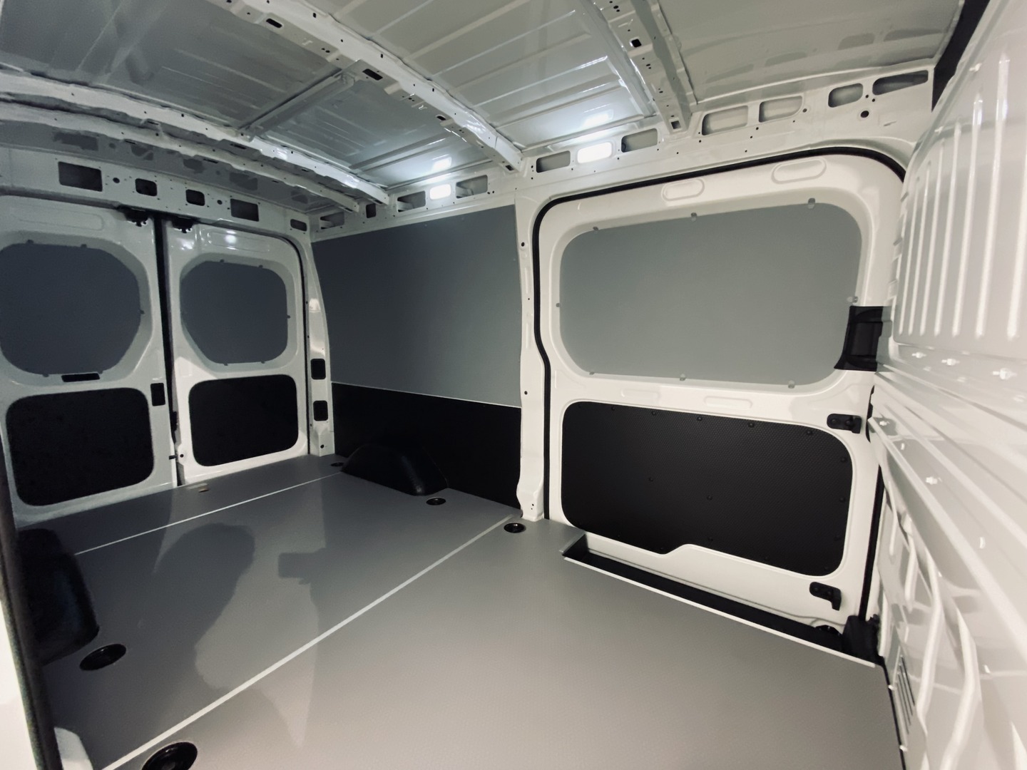 MAXUS e-Deliver 9 10