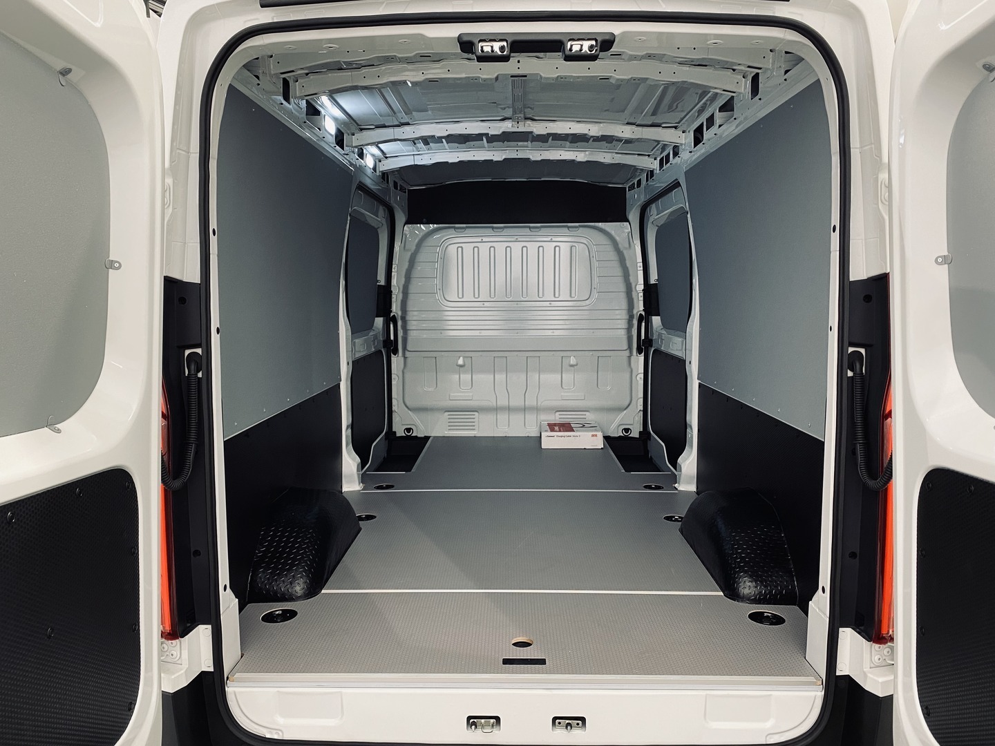 MAXUS e-Deliver 9 11