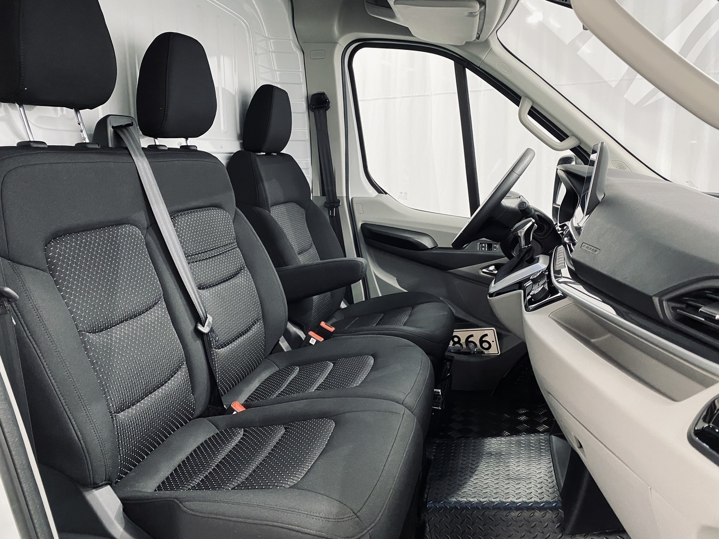 MAXUS e-Deliver 9 5